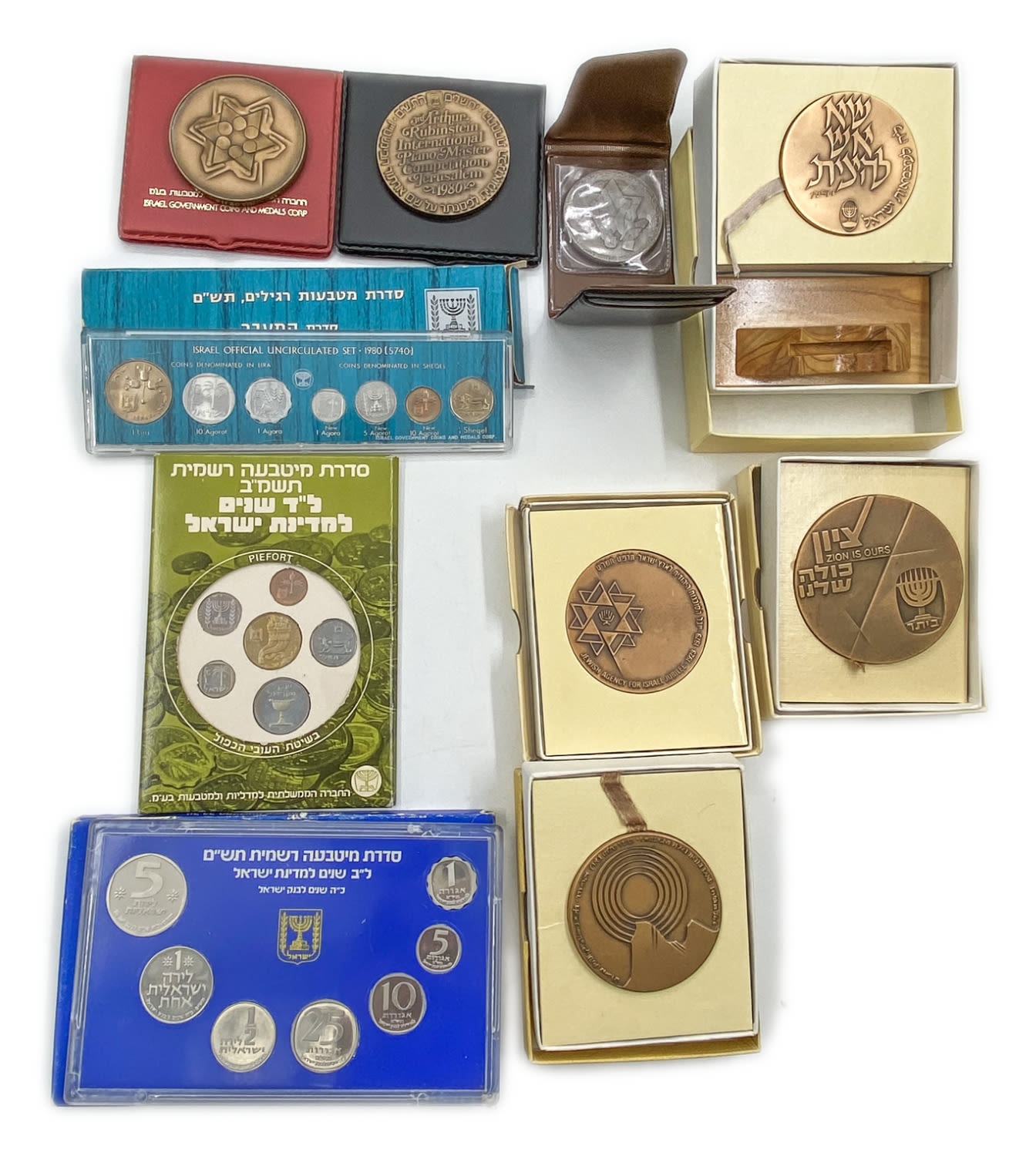 Israel - Lot of 10 medals and coin sets of the Coins and medals Government Company  - Changing years and coindtions - 1 1