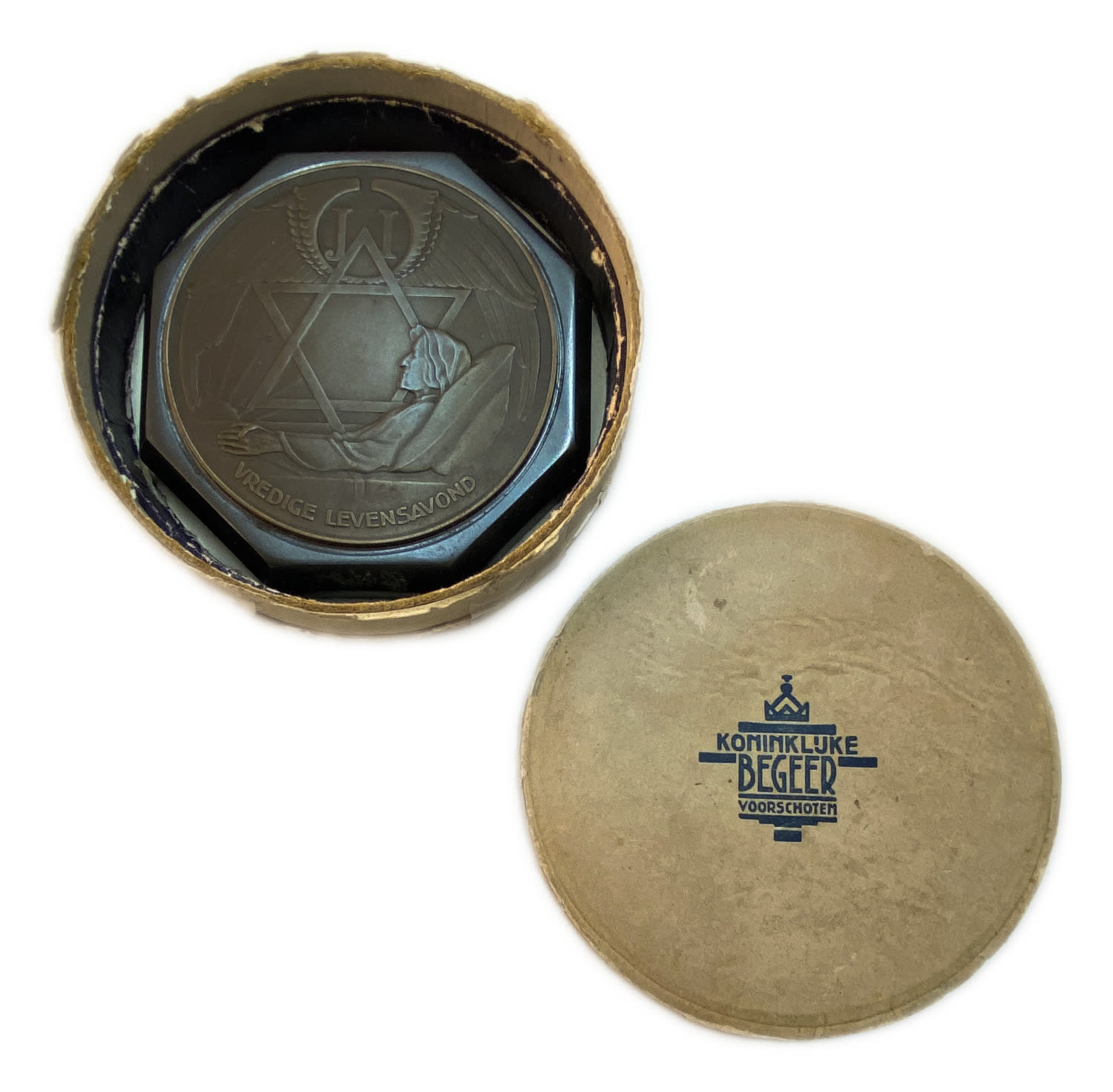Judaica / Zionism - Medal of a Jewish Nursing Home - Netherlands - 1938
Used as a paperweight, only ... - 1 2