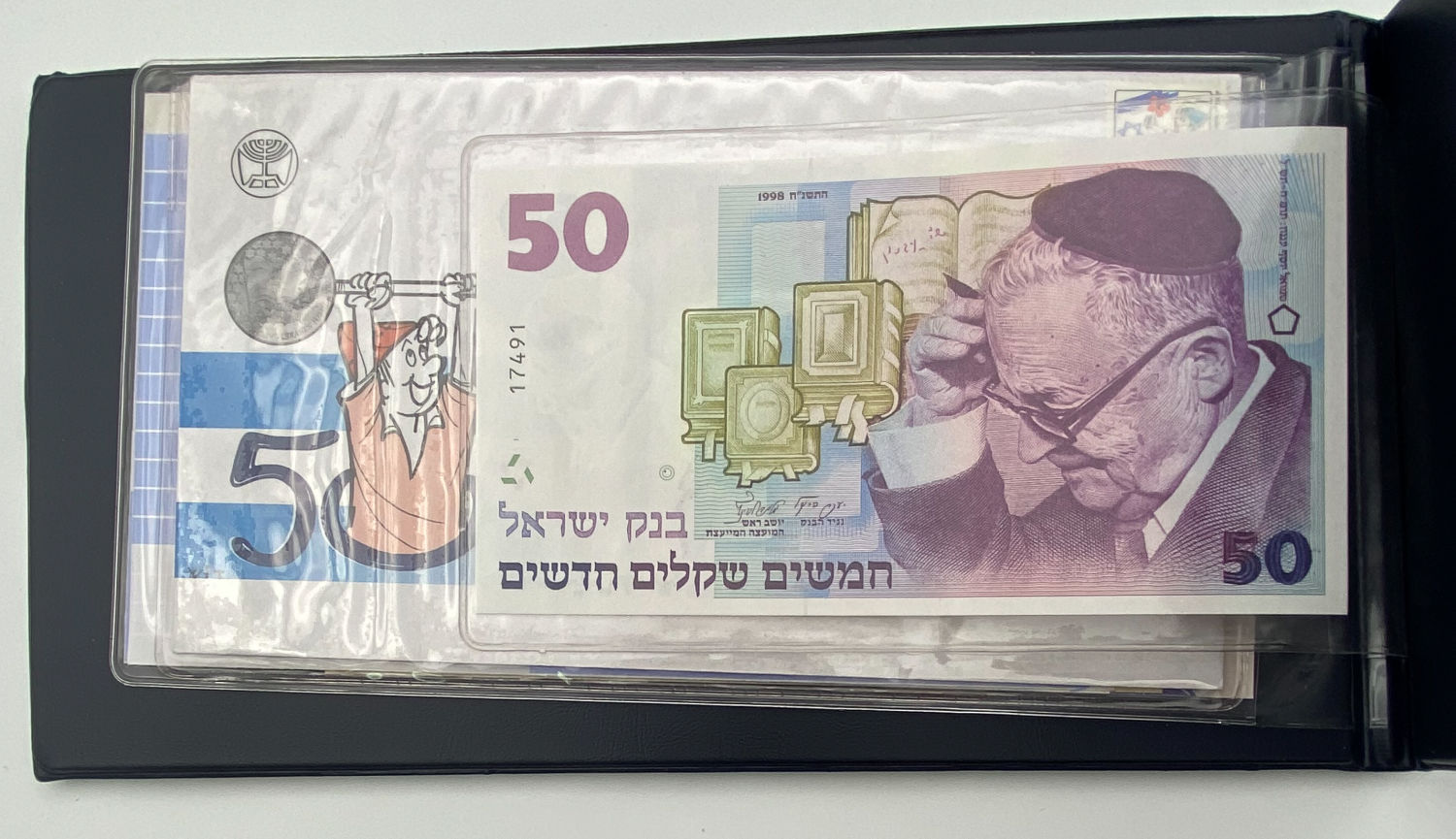 Israel - Lot of 3 folders containing a coin and a silver medal of the government company and banknotes
... - 1 2