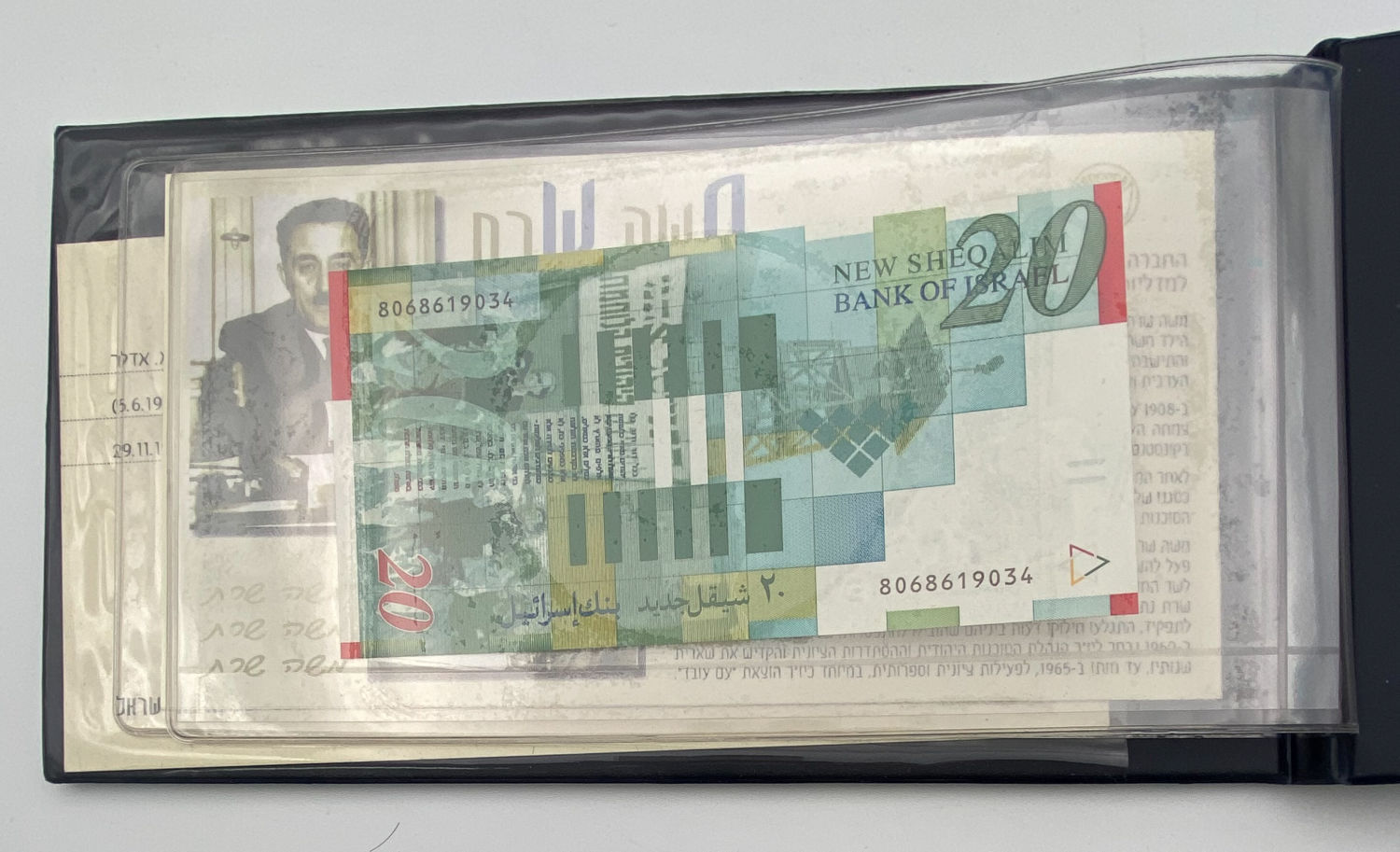 Israel - Lot of 3 folders containing a coin and a silver medal of the government company and banknotes
... - 1 14