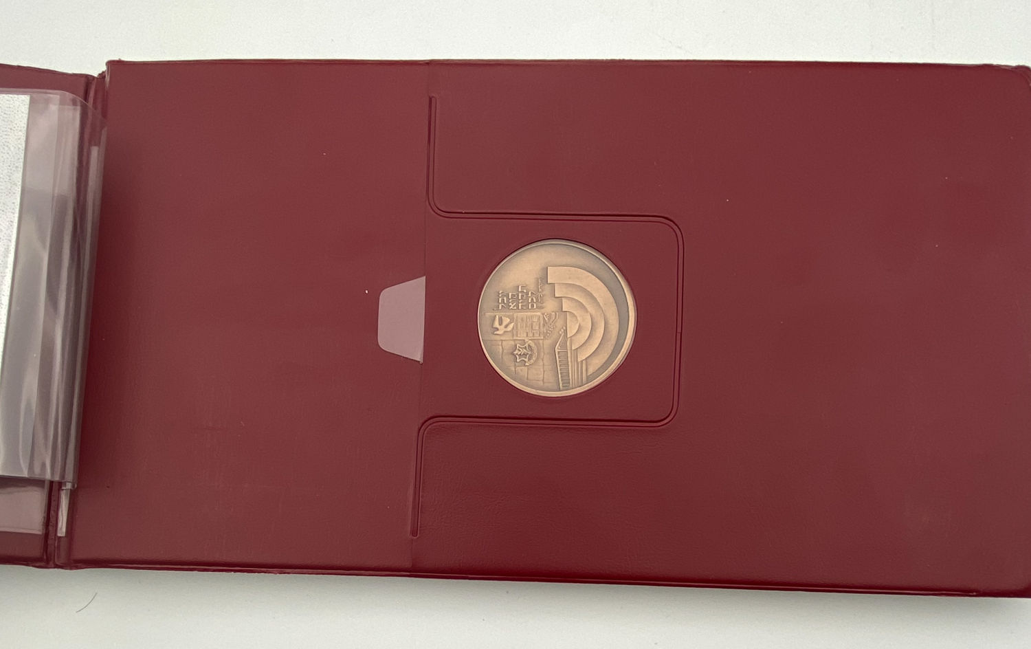 Israel - Lot of 3 folders containing a coin and a silver medal of the government company and banknotes
... - 1 7