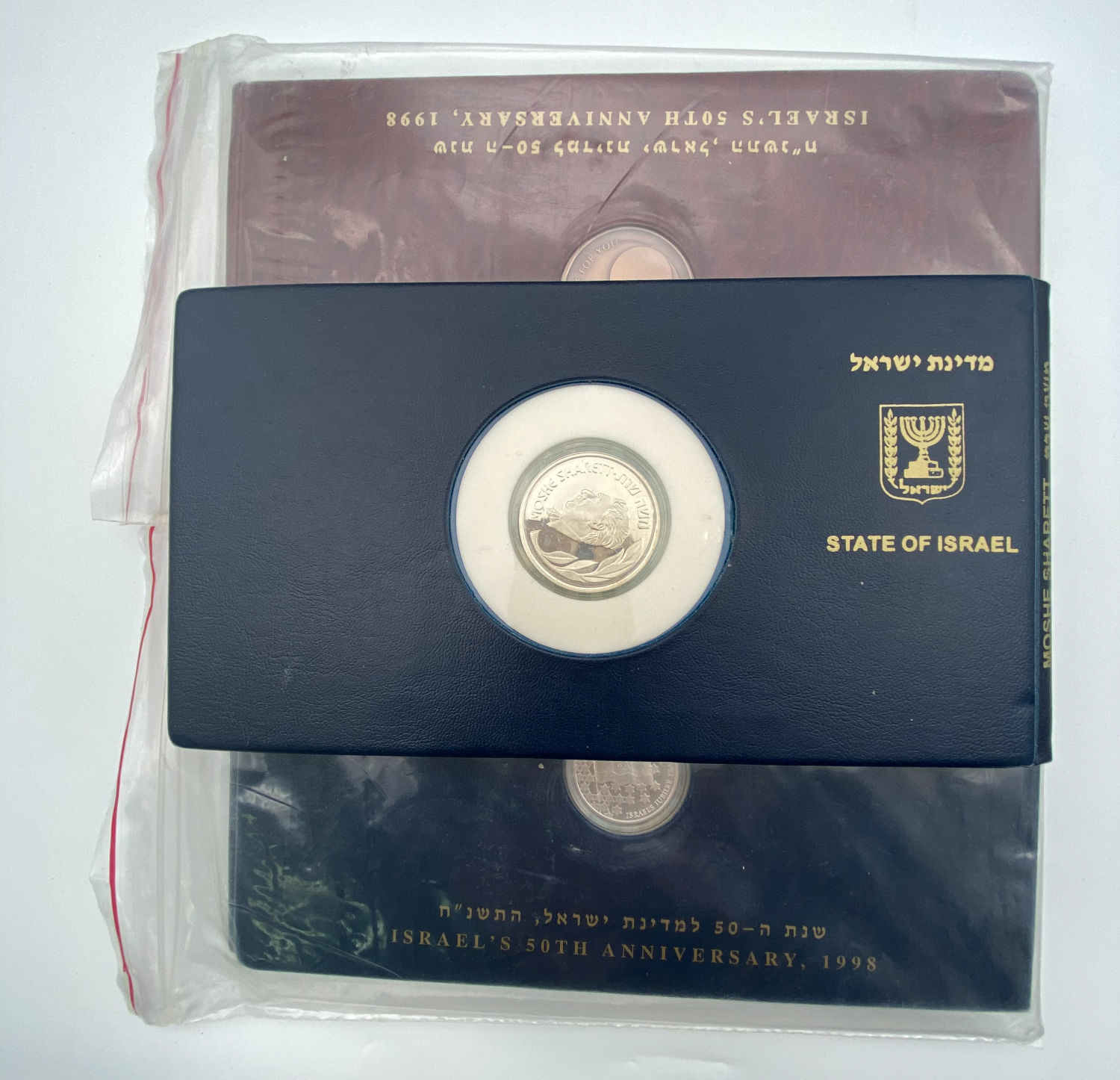 Israel - Lot of 3 folders containing a coin and a silver medal of the government company and banknotes
... - 1 0