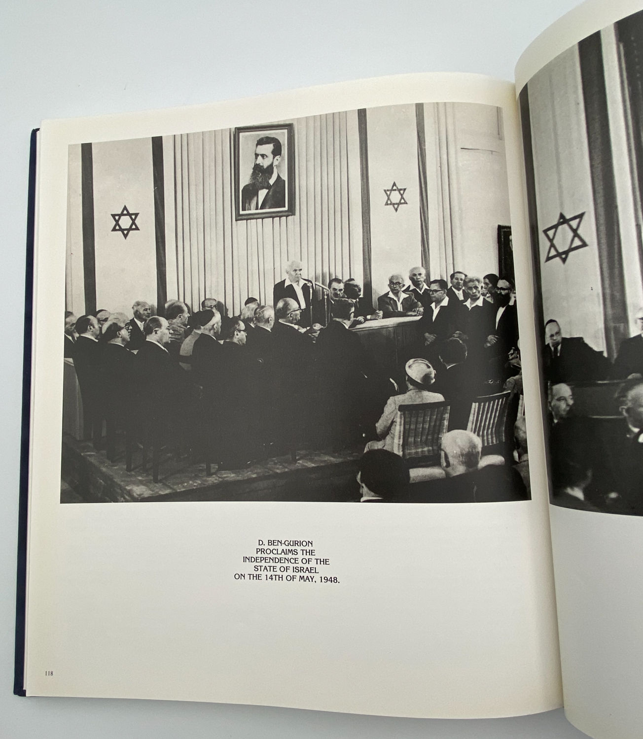 Numismatics Literature - The History of Bank Leumi Le-Israel - Nadav Halevi - English
Contains ... - 1 5