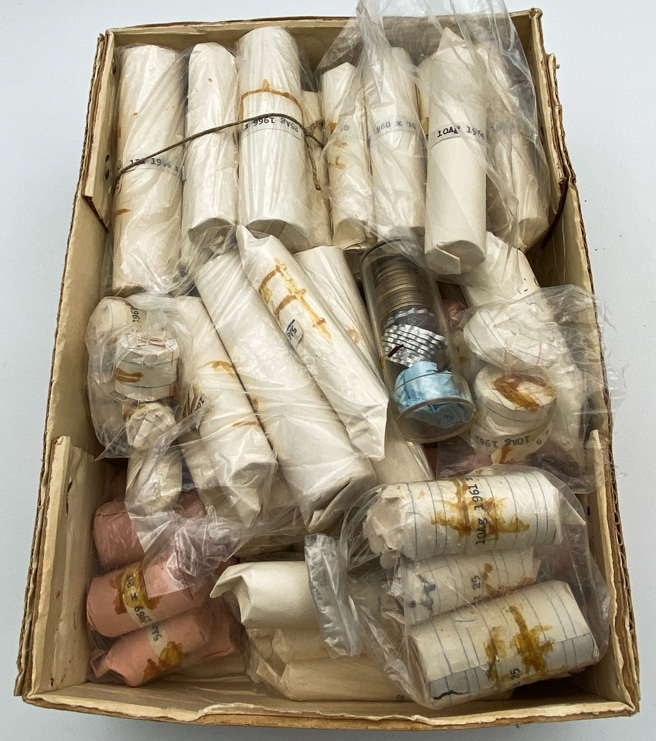 Israel - 12 kilos of coins Israel - the individual rollers tested, UNC situations
Coins from the ... - 1 1