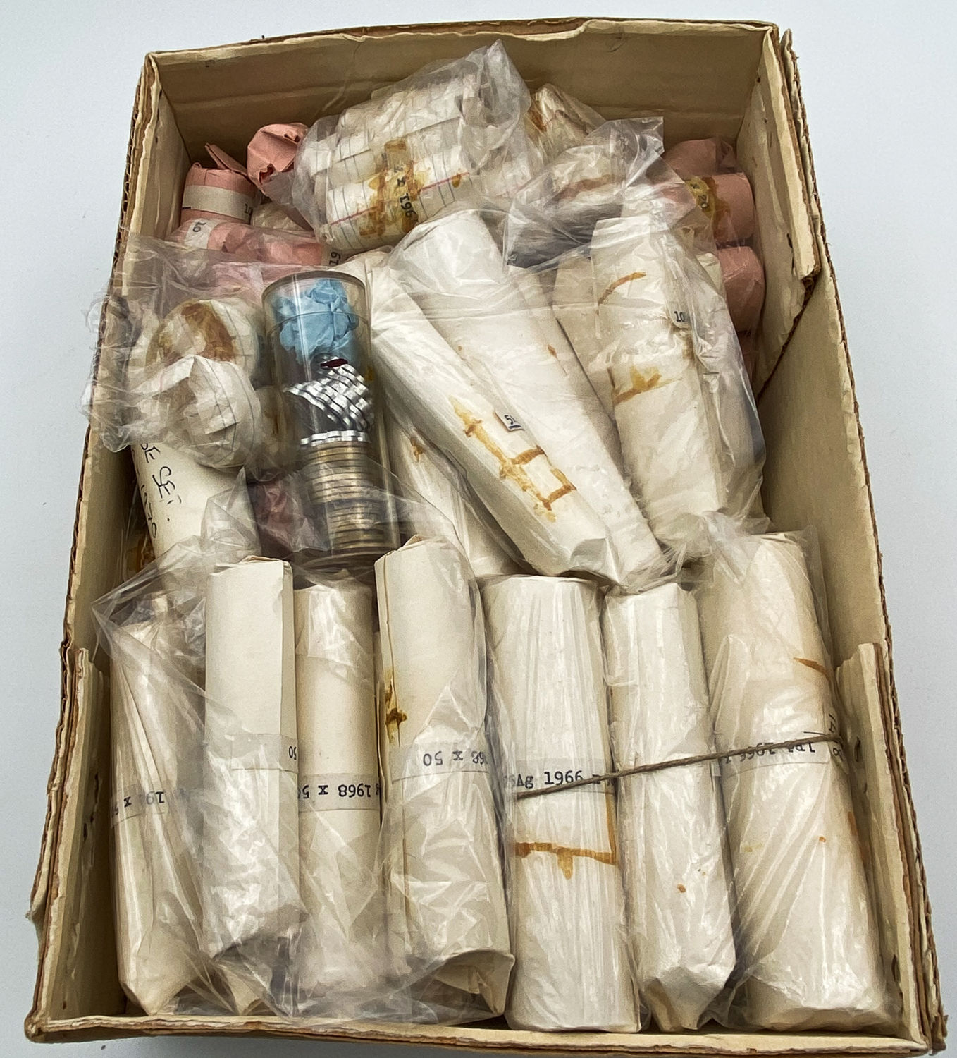 Israel - 12 kilos of coins Israel - the individual rollers tested, UNC situations
Coins from the ... - 1 0