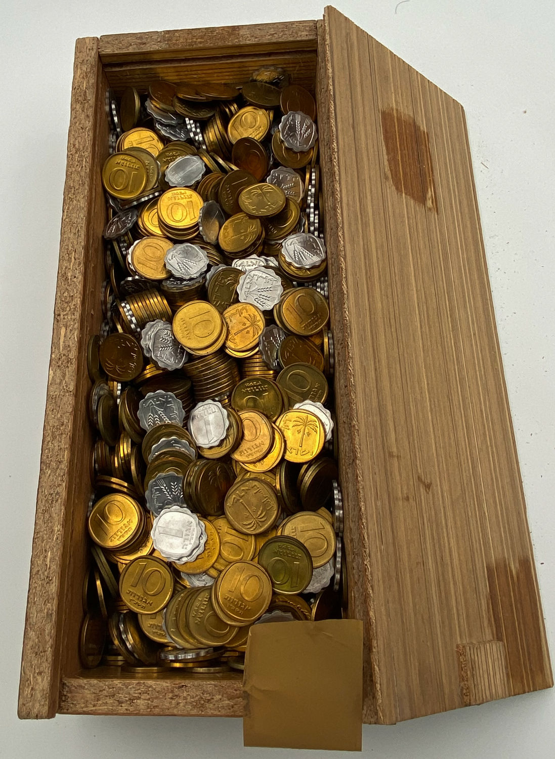 Israel - 4.5 kilos of coins Israel - All the coins are of 1 and 10 Agorot, 1967 - UNC
Coins from ... - 1 0