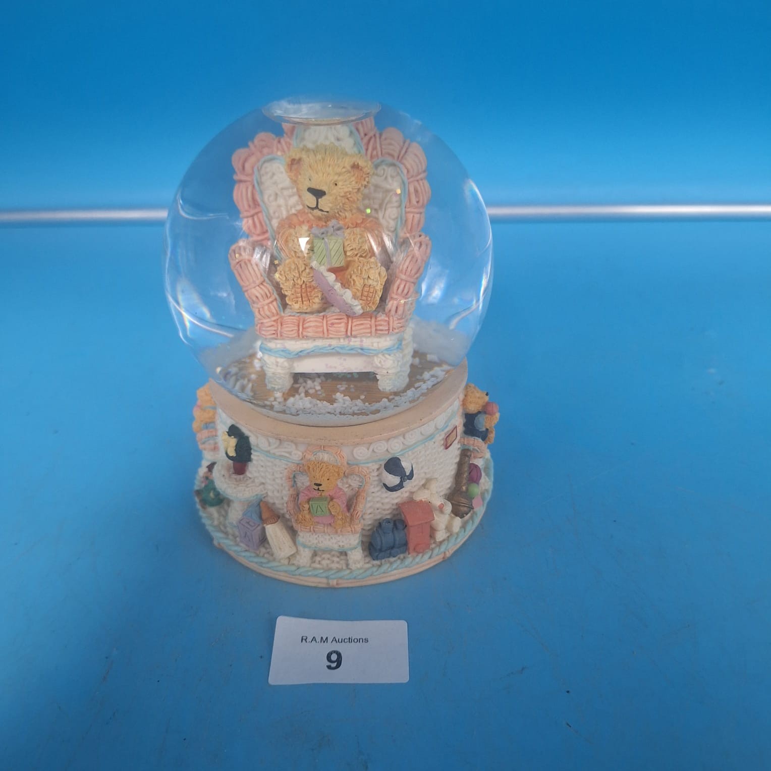Leonardo Snow Globe - 1 0