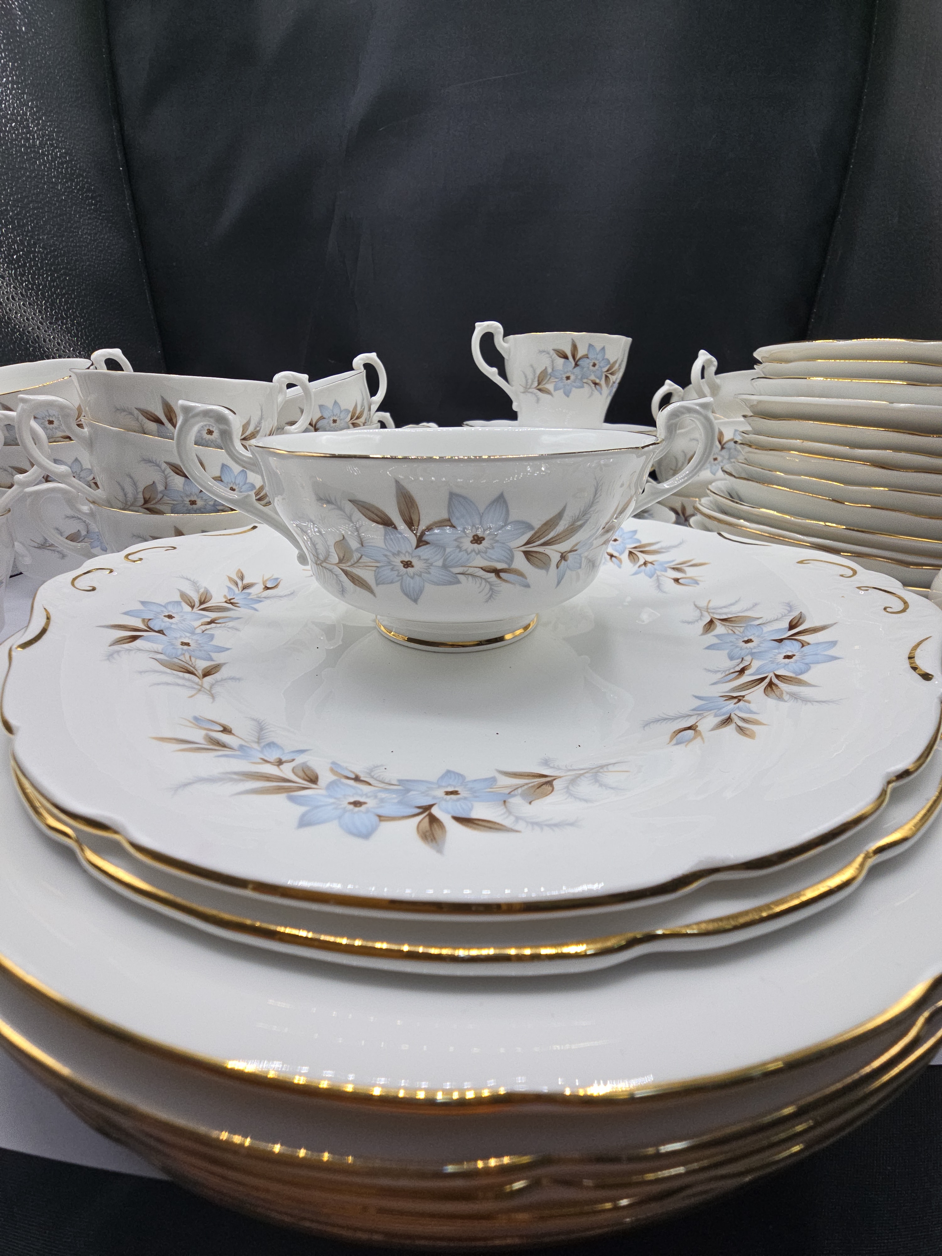 A Large Ceramic Royal Standard Dinnerware and Tea Ware Set, with Blue Floral Decoration and Gilt Trim - 1 4