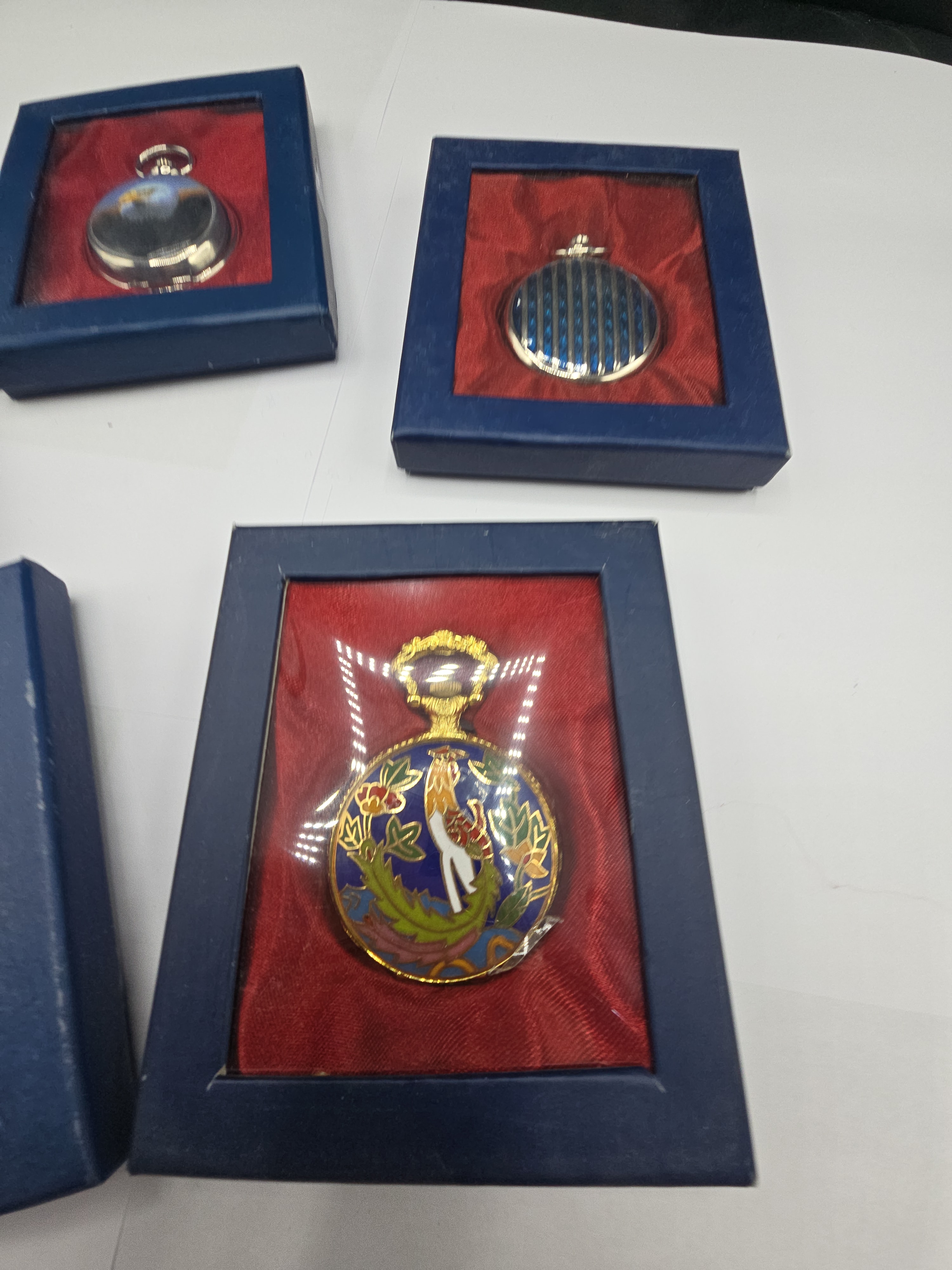 A Collection of Hachette Modern Pocket Watches In Working Order Will Possibly Need Batteries - 1 1
