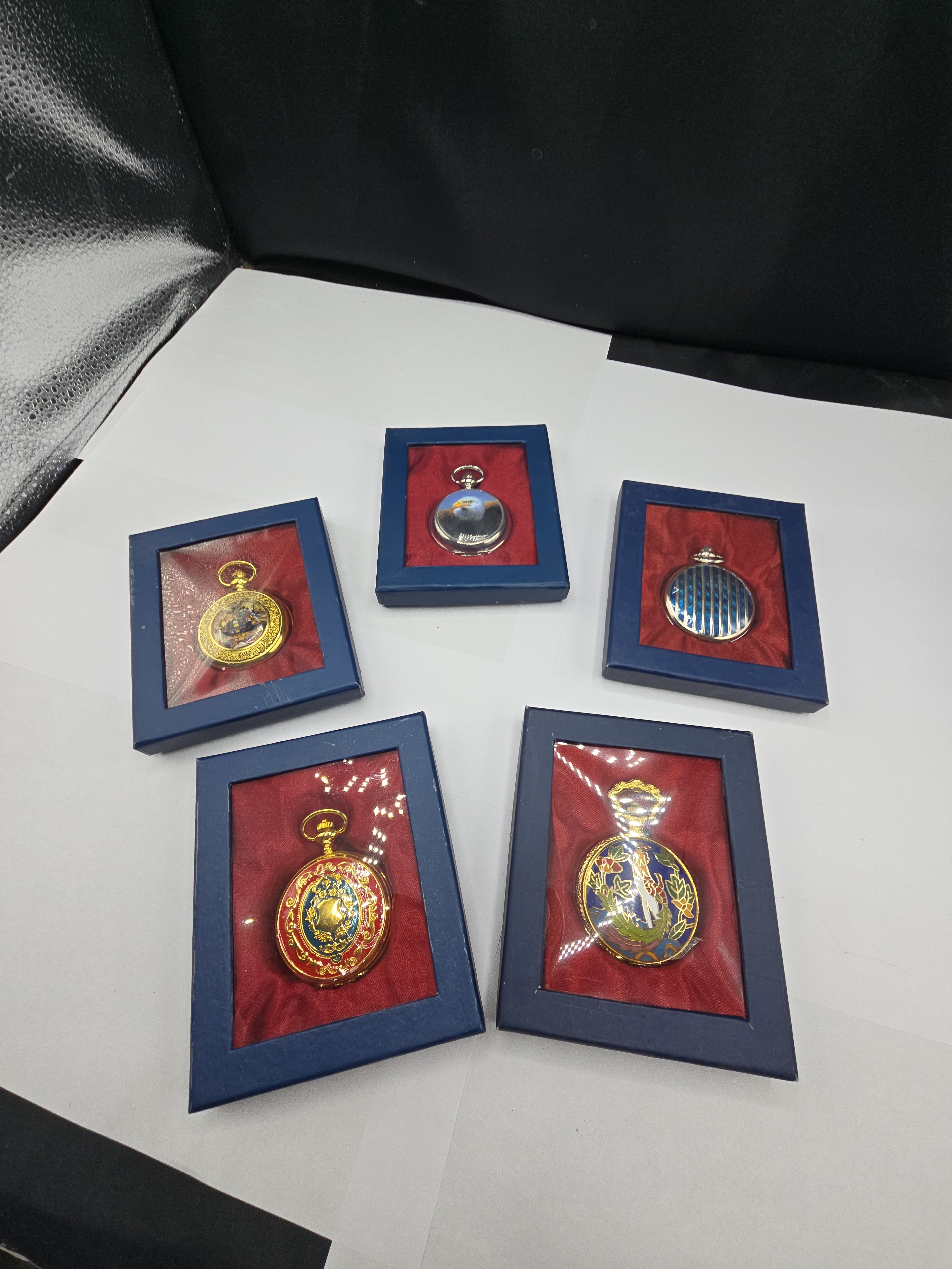 A Collection of Hachette Modern Pocket Watches In Working Order Will Possibly Need Batteries - 1 0