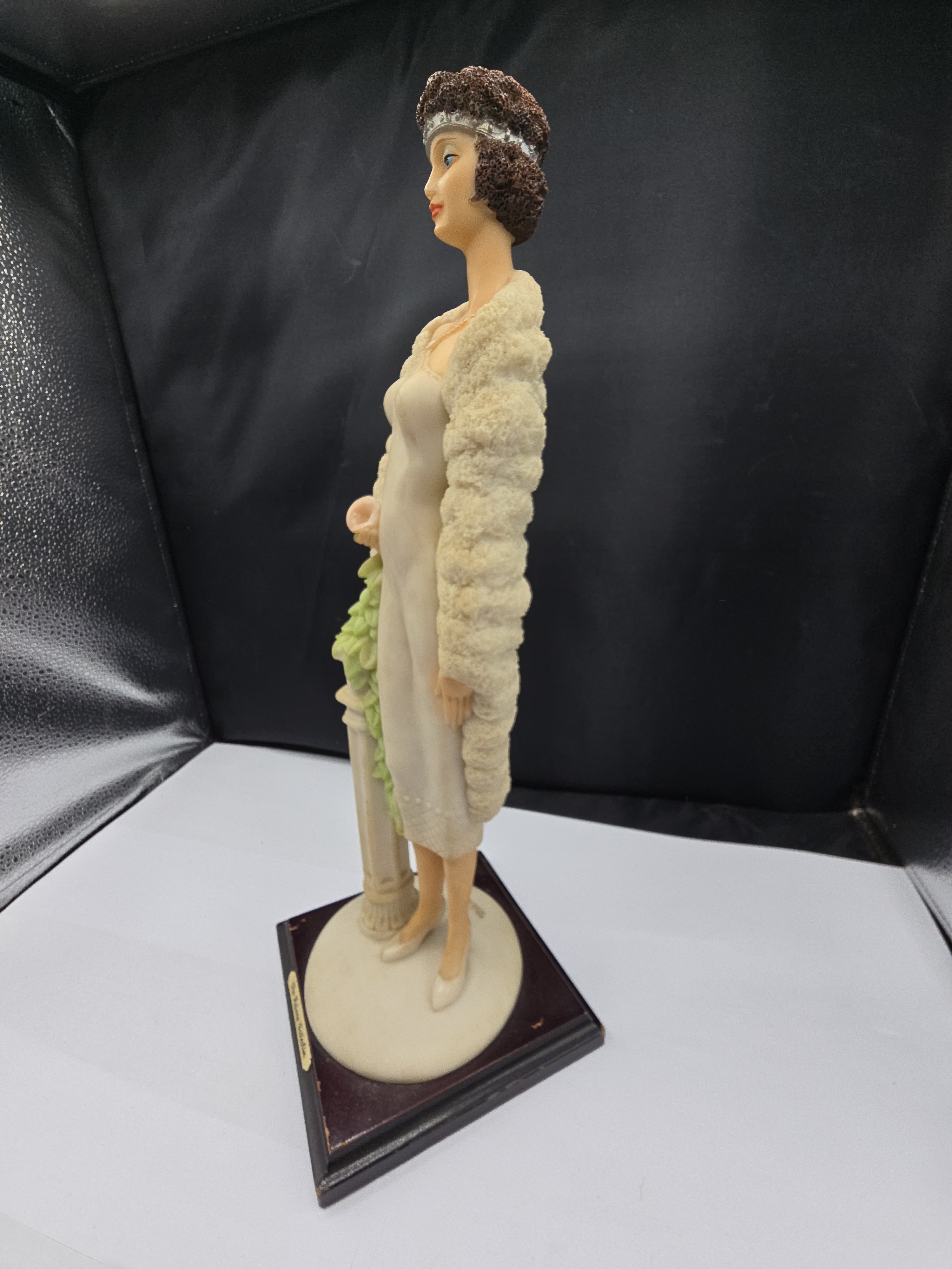 An Art Deco Style Cold-Cast Resin Figurine of a Flapper by V. Anlona for The Juliana Collection - 1 1