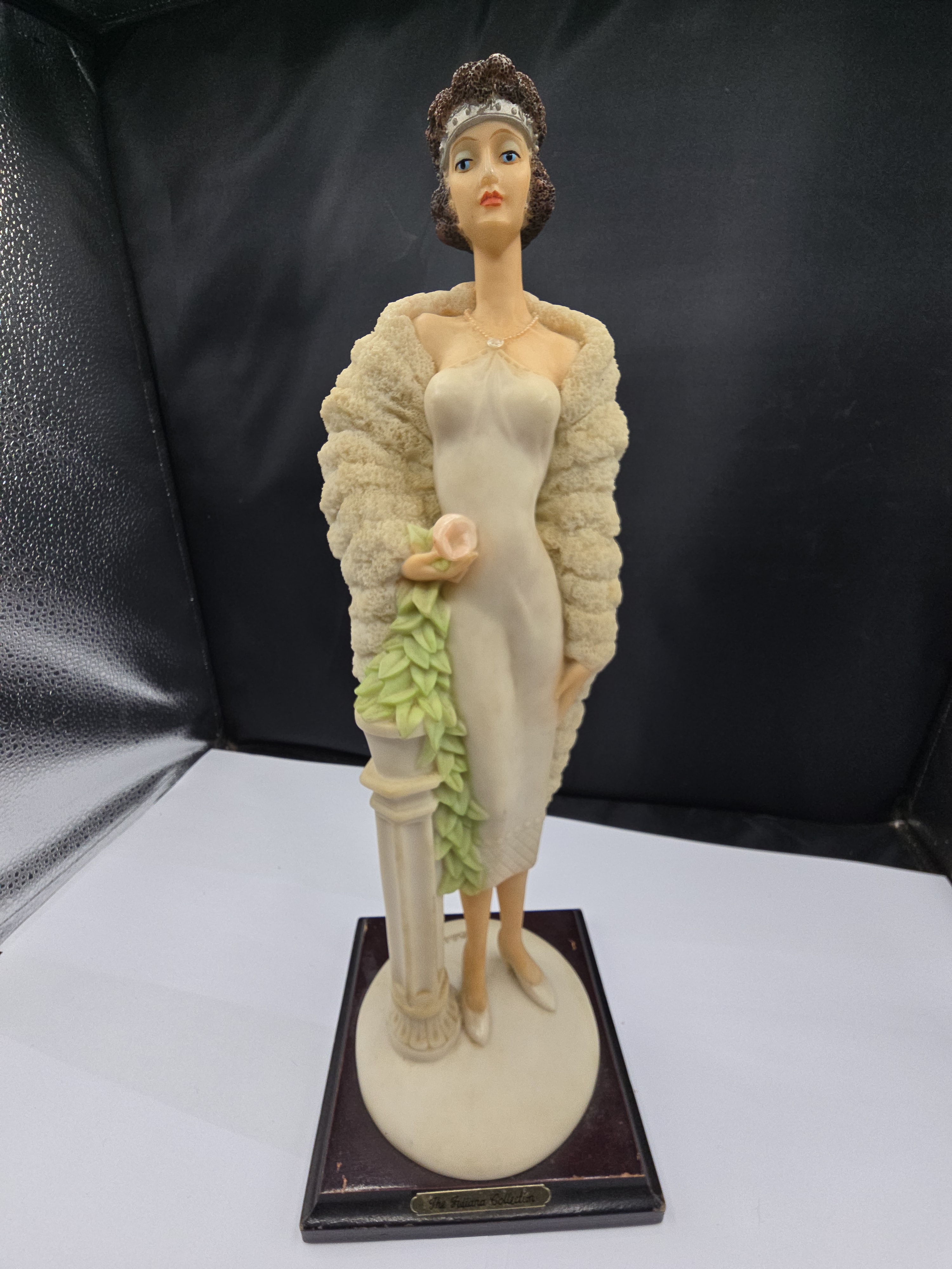 An Art Deco Style Cold-Cast Resin Figurine of a Flapper by V. Anlona for The Juliana Collection - 1 0