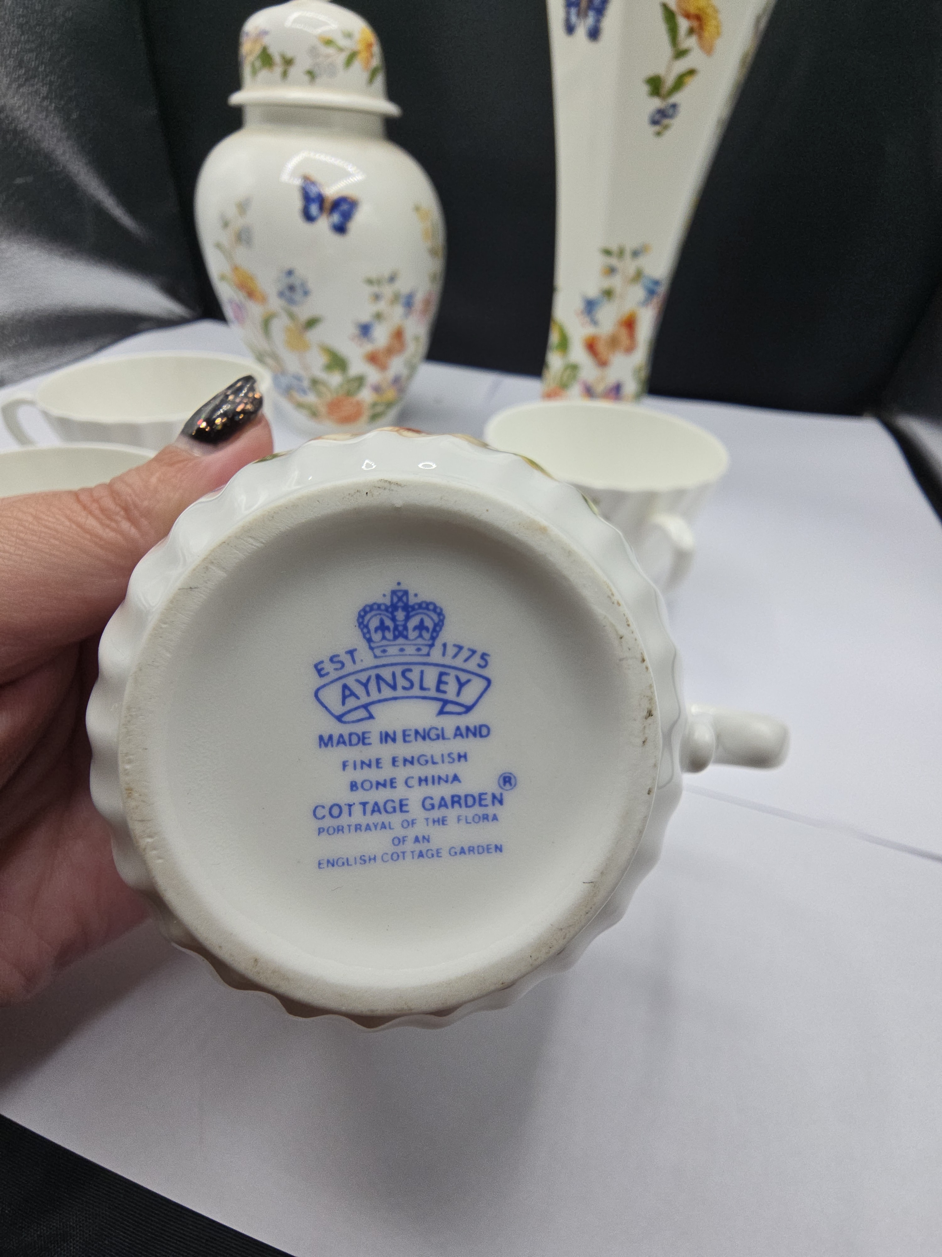 A Six-Piece Set of Aynsley 'Cottage Garden' Fine English Bone China - 1 2