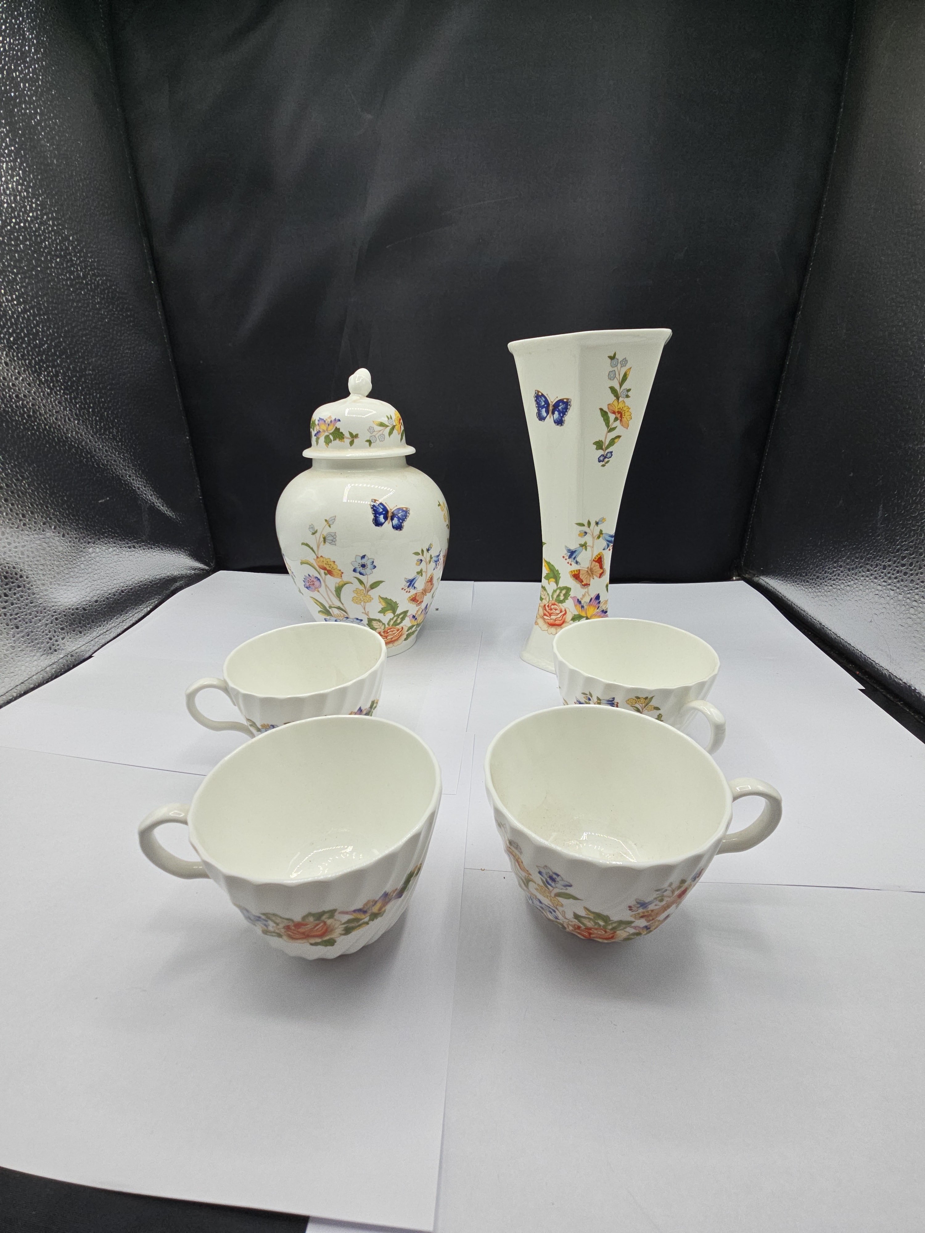 A Six-Piece Set of Aynsley 'Cottage Garden' Fine English Bone China - 1 0