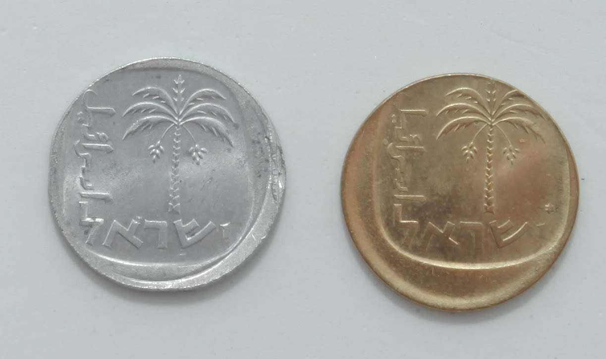 Israel - 10 Agorot 1971, 1979 - Minting Error - Off-Center, one of the coins is marked on the back with a star ... - 1 1