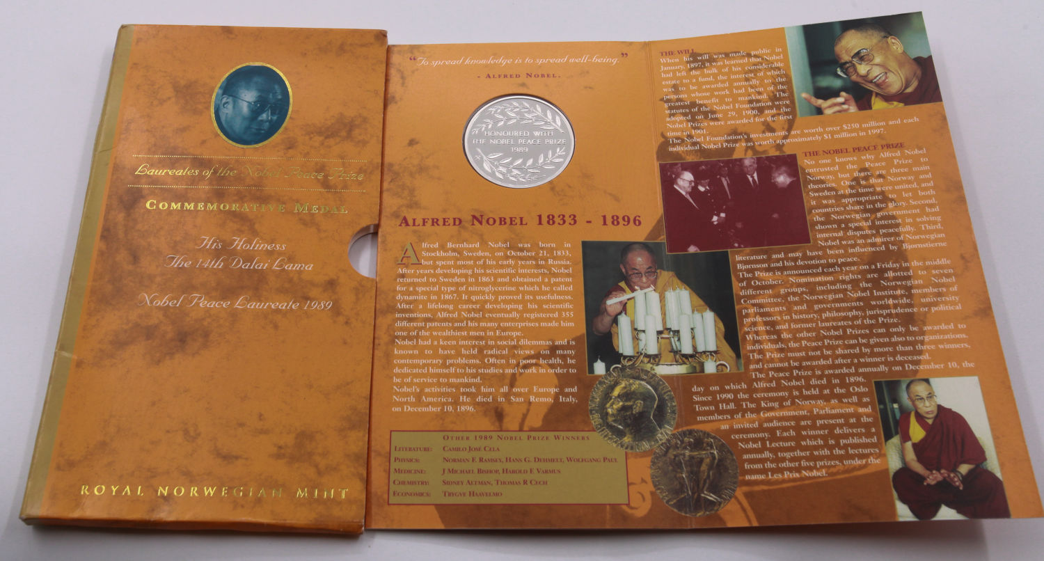 World - Lot of 5 Nobel Prize-winning medals, Menachem Begin, Anwar Sadat, Albert Schweizer, Dali Lama 14 (Tenzin ... - 1 6