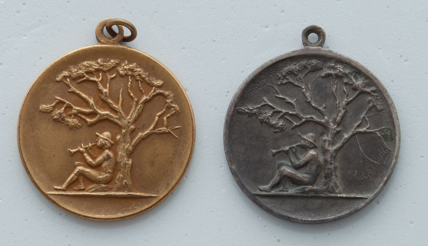Judaica \ Zionism - A pair of medals / pendants from the Jewish National Fund - 1921. - 1 1