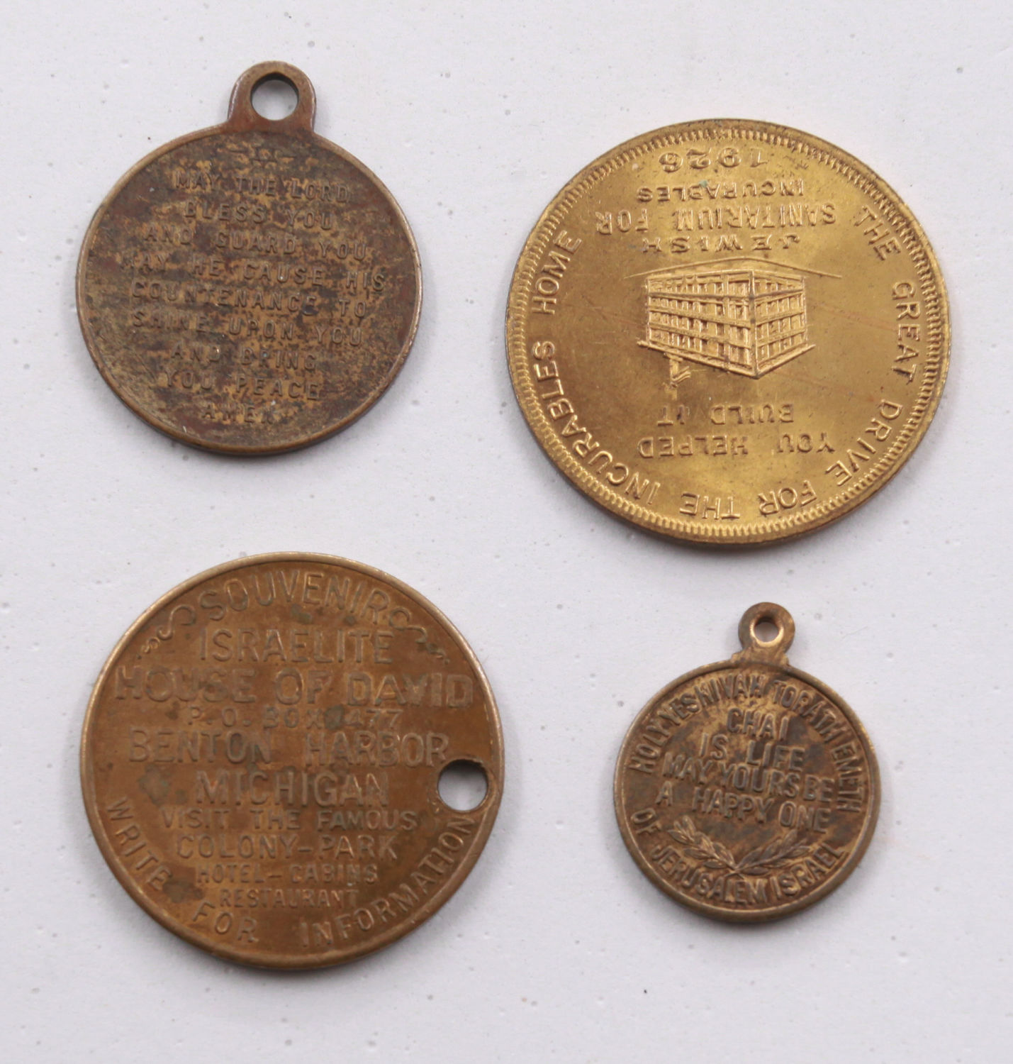 Judaica - Lot of 4 Jewish tokens, The first half of the 20' century - 1 1