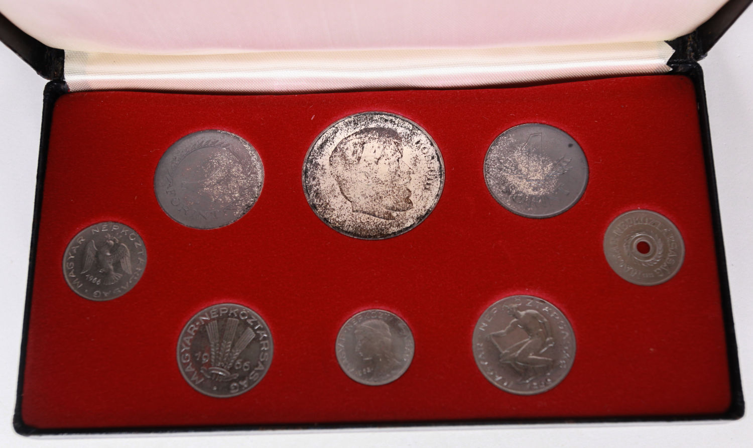 Netherlands - Lot of 5 sets of 8 coins from 1966 - some made of silver - 1 2
