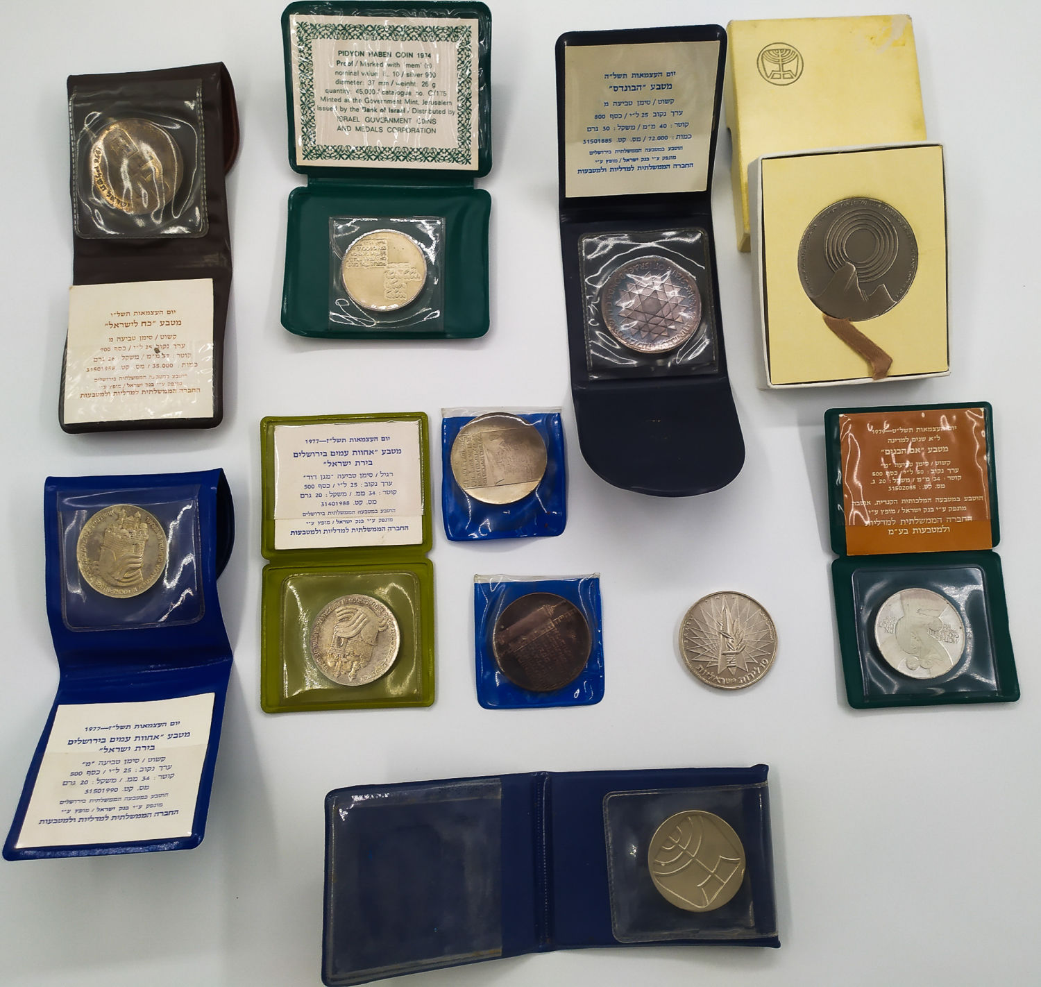 Collection of 11 medals and coins of the government company - 1 0