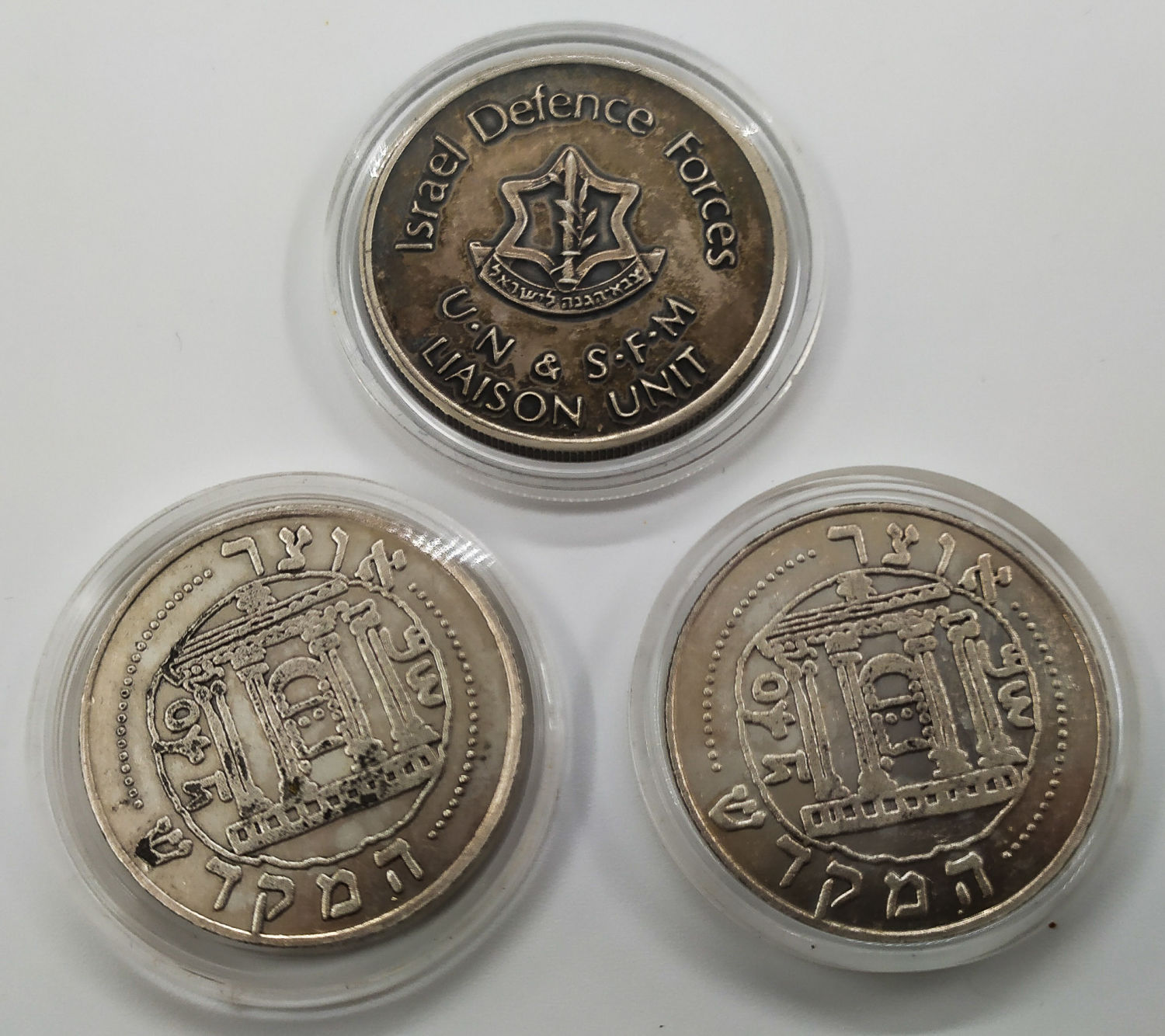 A pair of silver coins "the treasure of the temple" and a silver token in honor of the new year at the IDF honor ... - 1 0