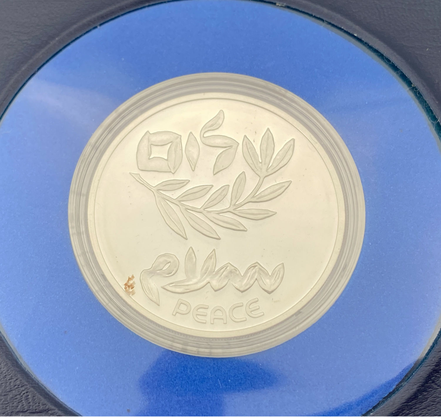 Israel - Lot of 4 Cases  with 4 silver coins 2 shekels 1992, 1994 and 2 coins 2 shekels 1995. A variety of pictures ... - 1 5