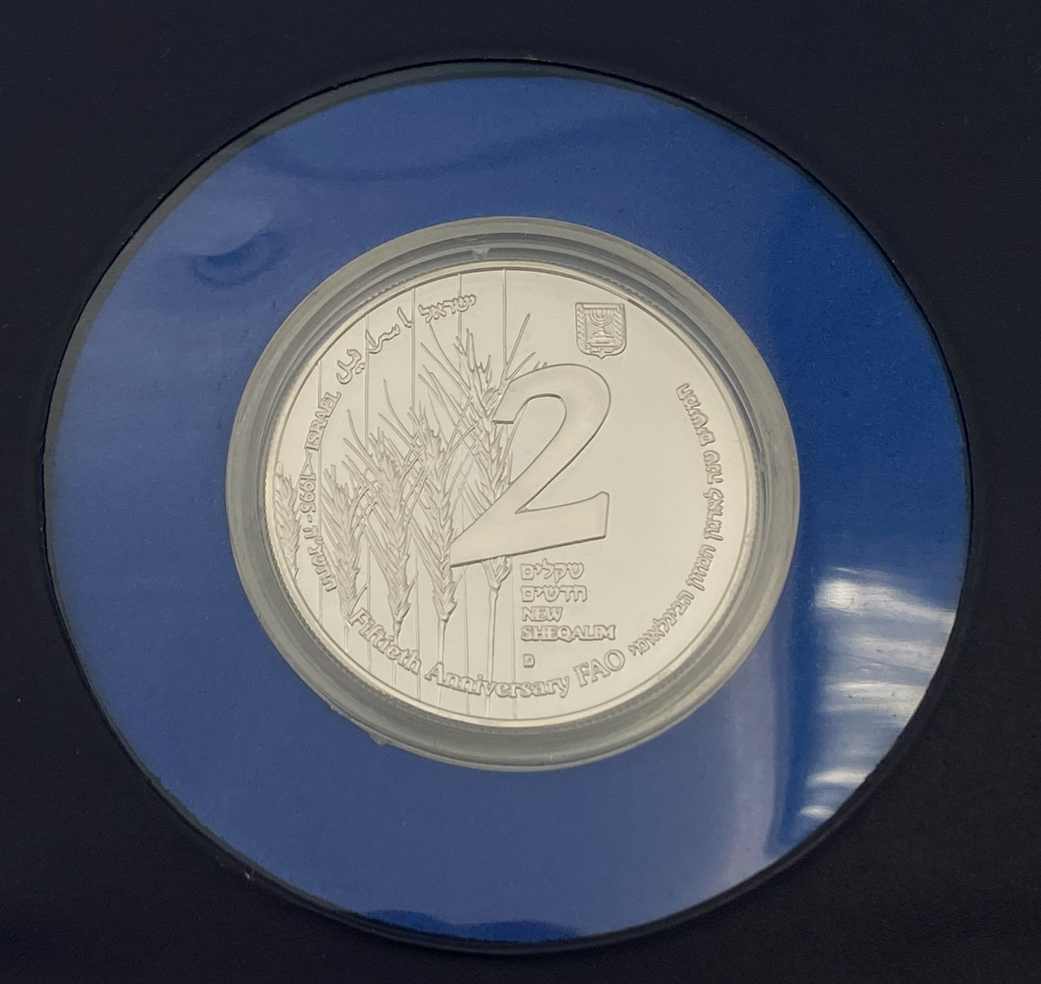 Israel - Lot of 4 Cases  with 4 silver coins 2 shekels 1992, 1994 and 2 coins 2 shekels 1995. A variety of pictures ... - 1 2
