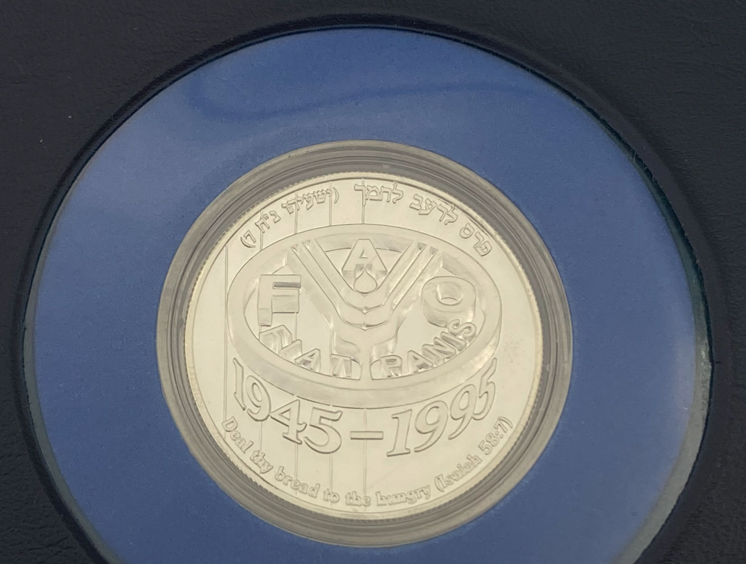 Israel - Lot of 4 Cases  with 4 silver coins 2 shekels 1992, 1994 and 2 coins 2 shekels 1995. A variety of pictures ... - 1 1