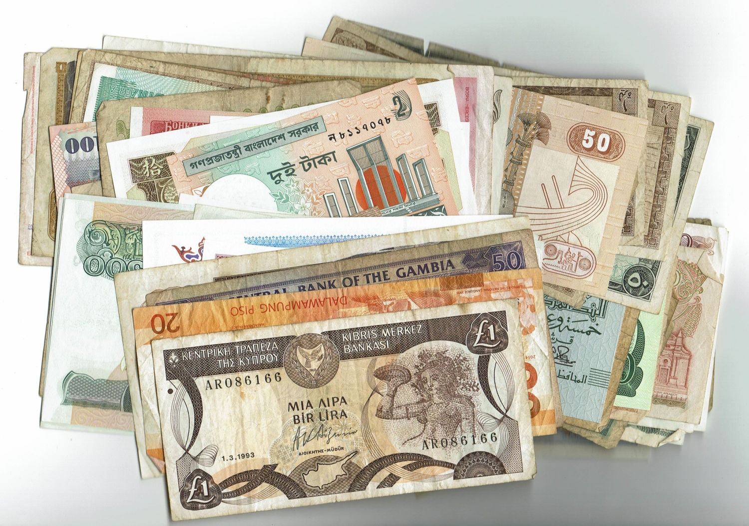 World Banknotes - Lot 100 Banknotes - Diferrent countries and years - F-VF - 1 0