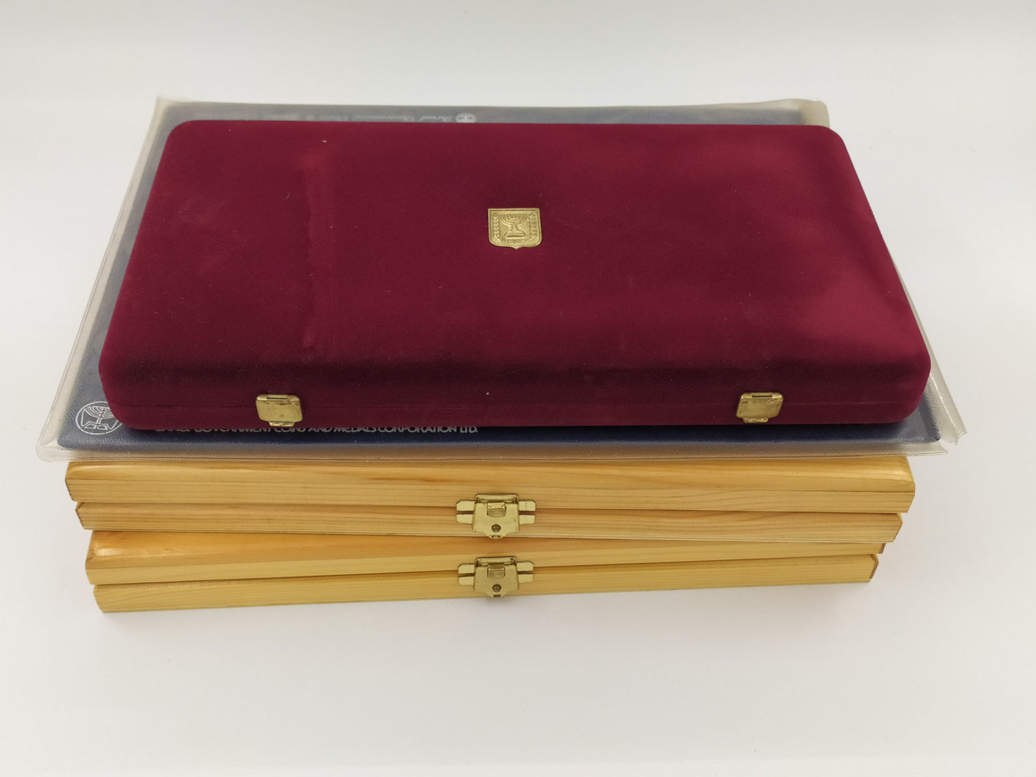 Israel - Lot of luxury cases of medals (mostly empty)
