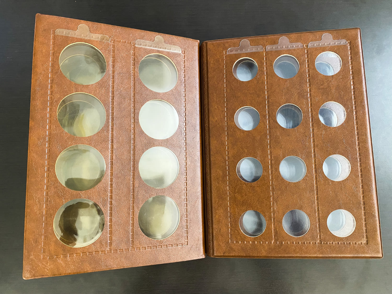 Israel - a pair of medal albums of the Governmental Society of Coins and Medals - 1 18