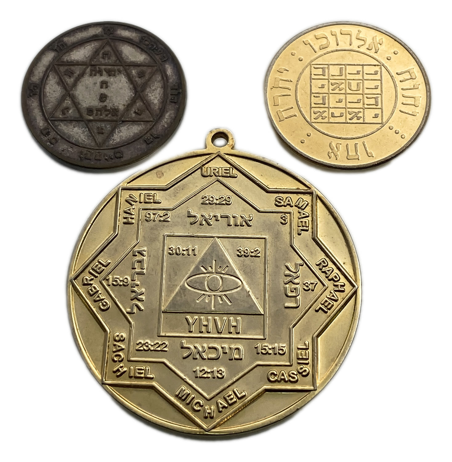 Judaica / Zionism - Lot of three kabalistic medals
Seems as these are modern items, the thing that ... - 1 0