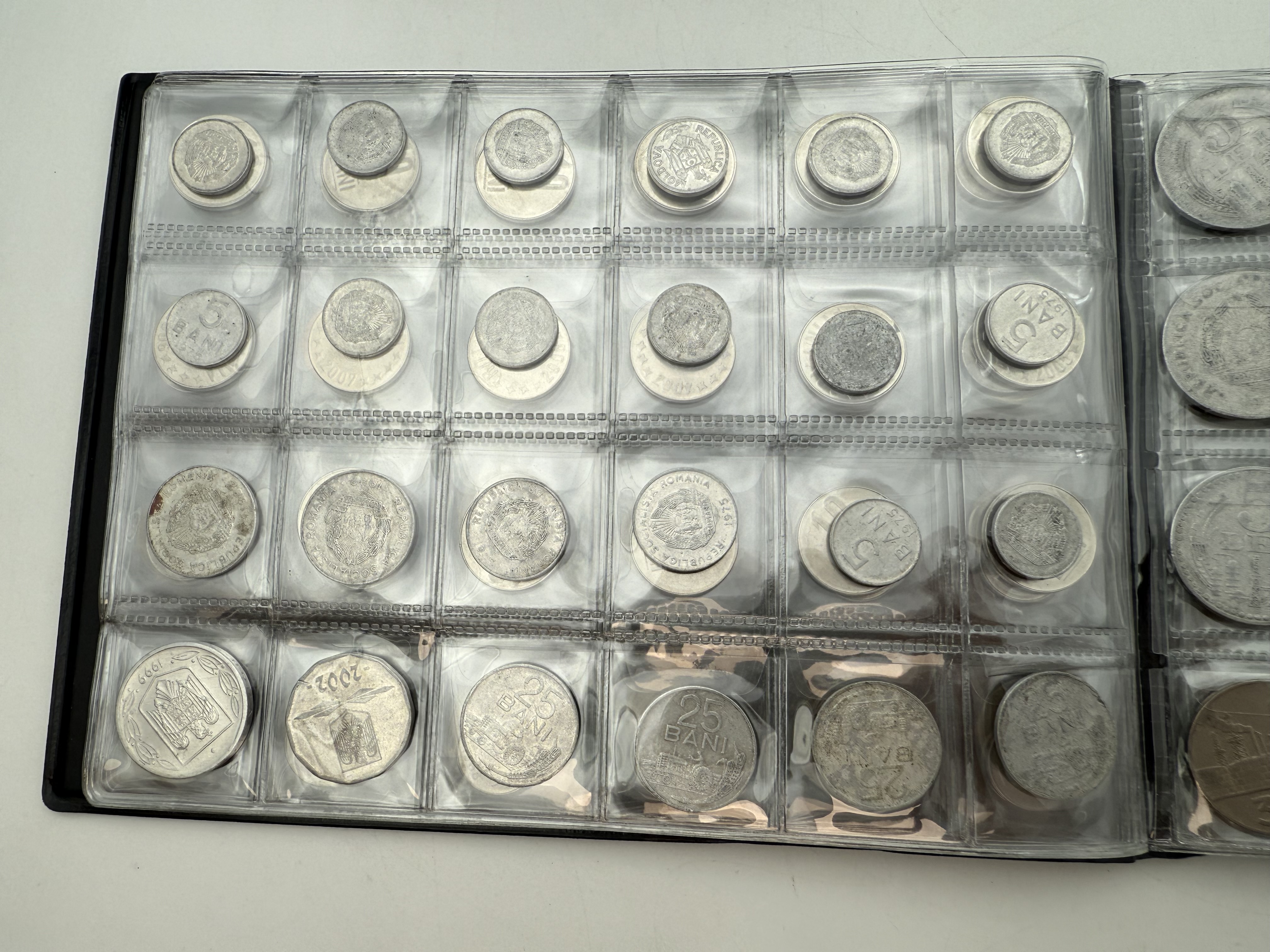 Romania - A collection of several hundred coins arranged in a special coin album, various conditions and years - 1 20
