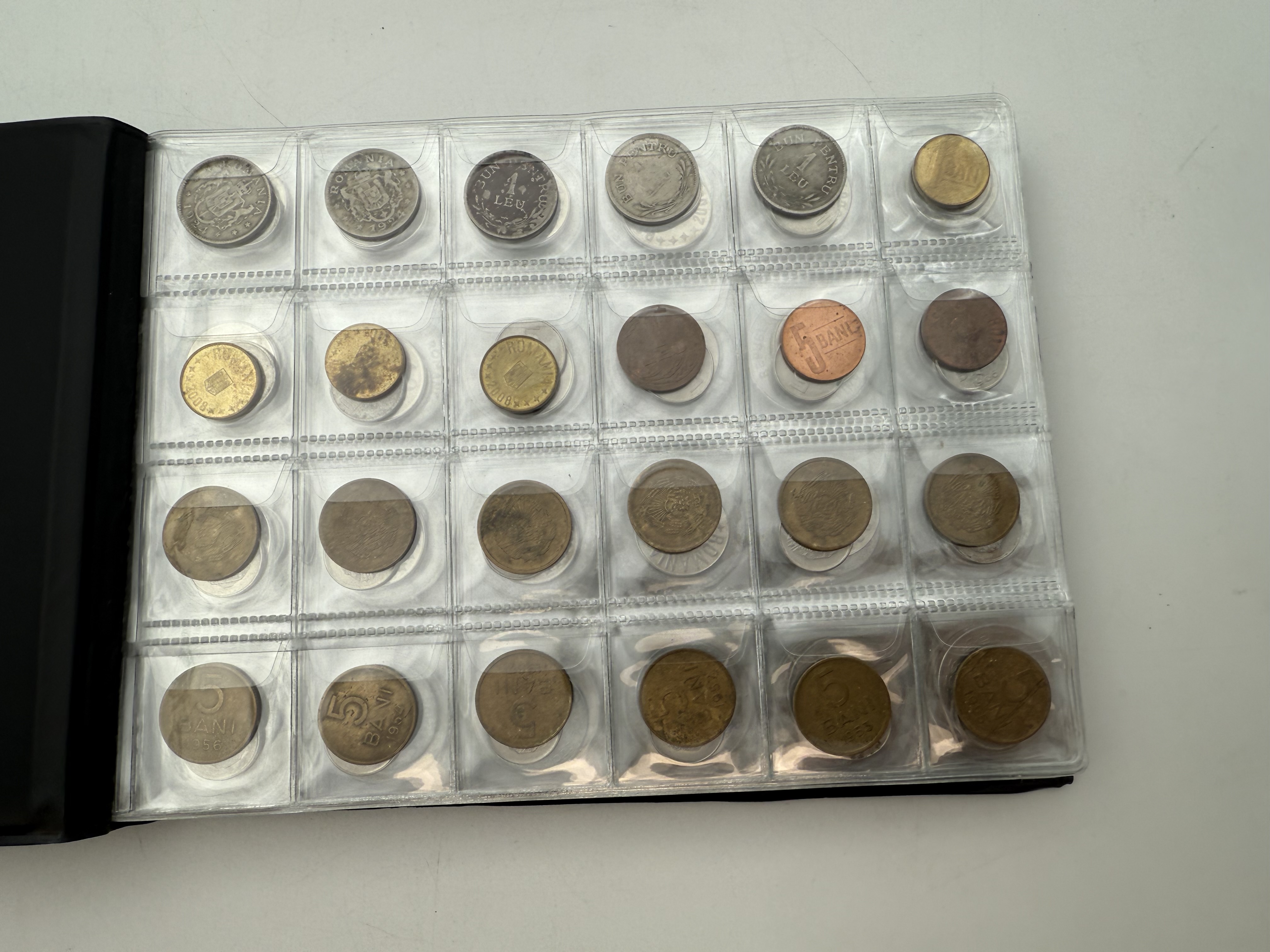 Romania - A collection of several hundred coins arranged in a special coin album, various conditions and years - 1 11