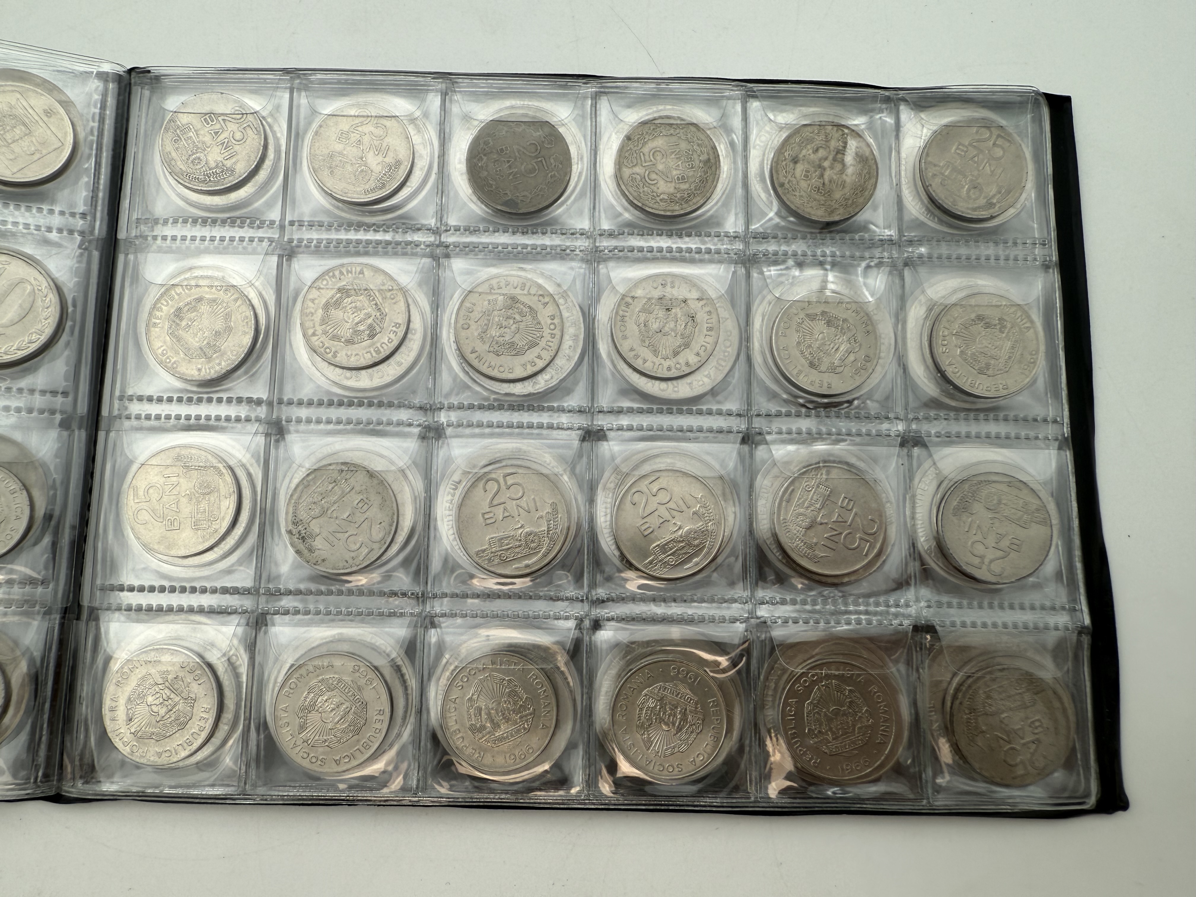 Romania - A collection of several hundred coins arranged in a special coin album, various conditions and years - 1 7