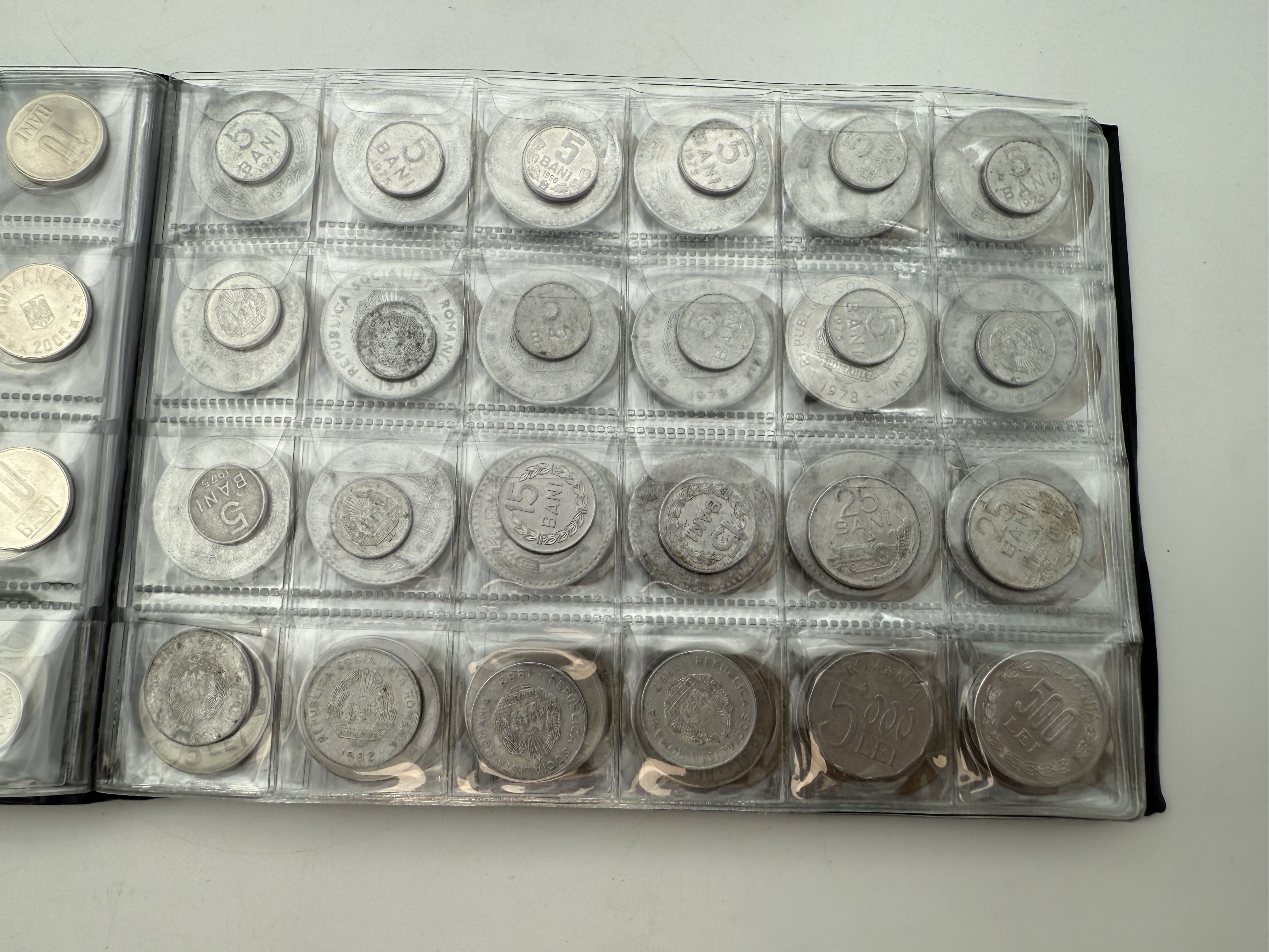 Romania - A collection of several hundred coins arranged in a special coin album, various conditions and years - 1 19