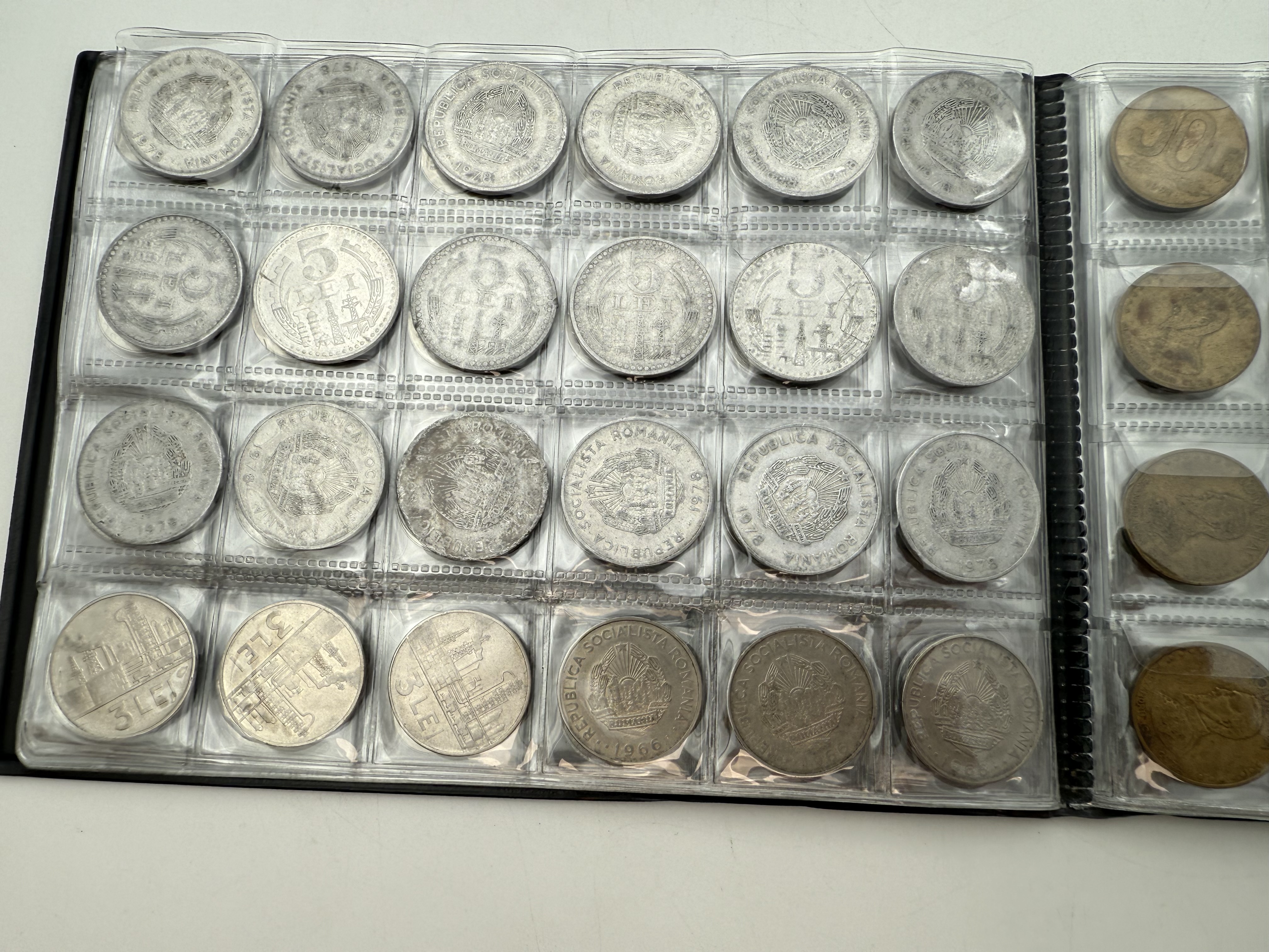 Romania - A collection of several hundred coins arranged in a special coin album, various conditions and years - 1 2