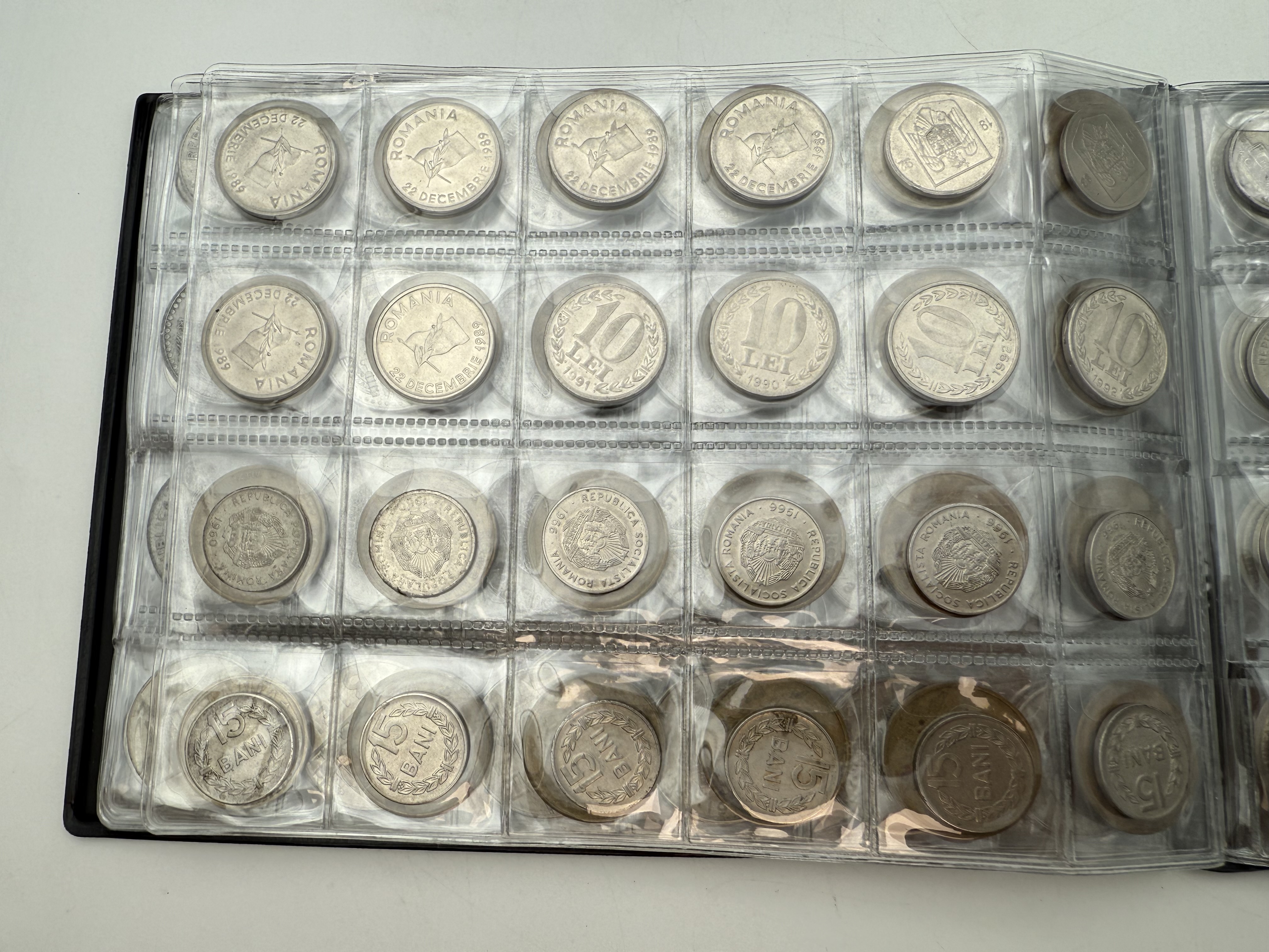 Romania - A collection of several hundred coins arranged in a special coin album, various conditions and years - 1 6
