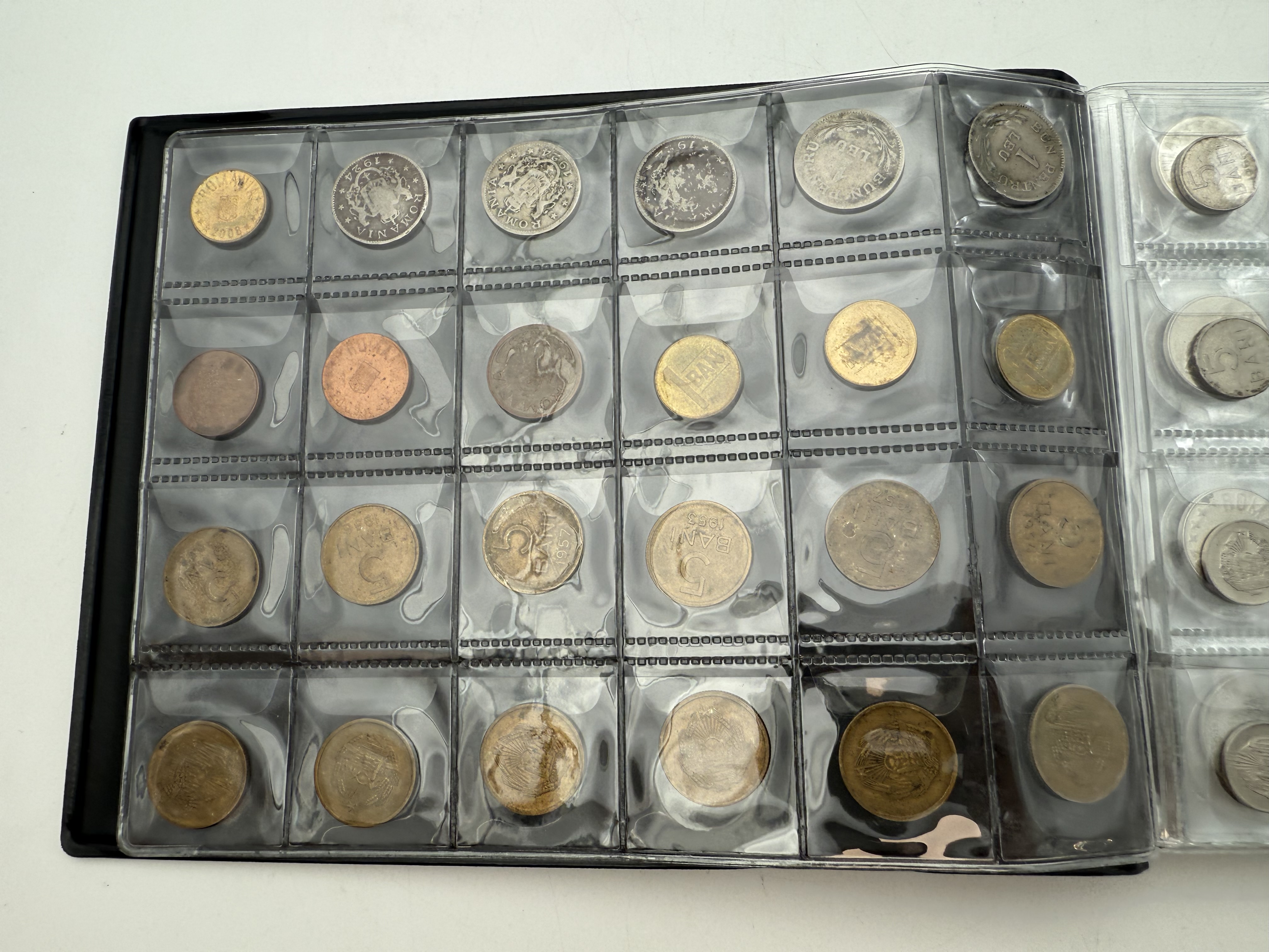 Romania - A collection of several hundred coins arranged in a special coin album, various conditions and years - 1 14