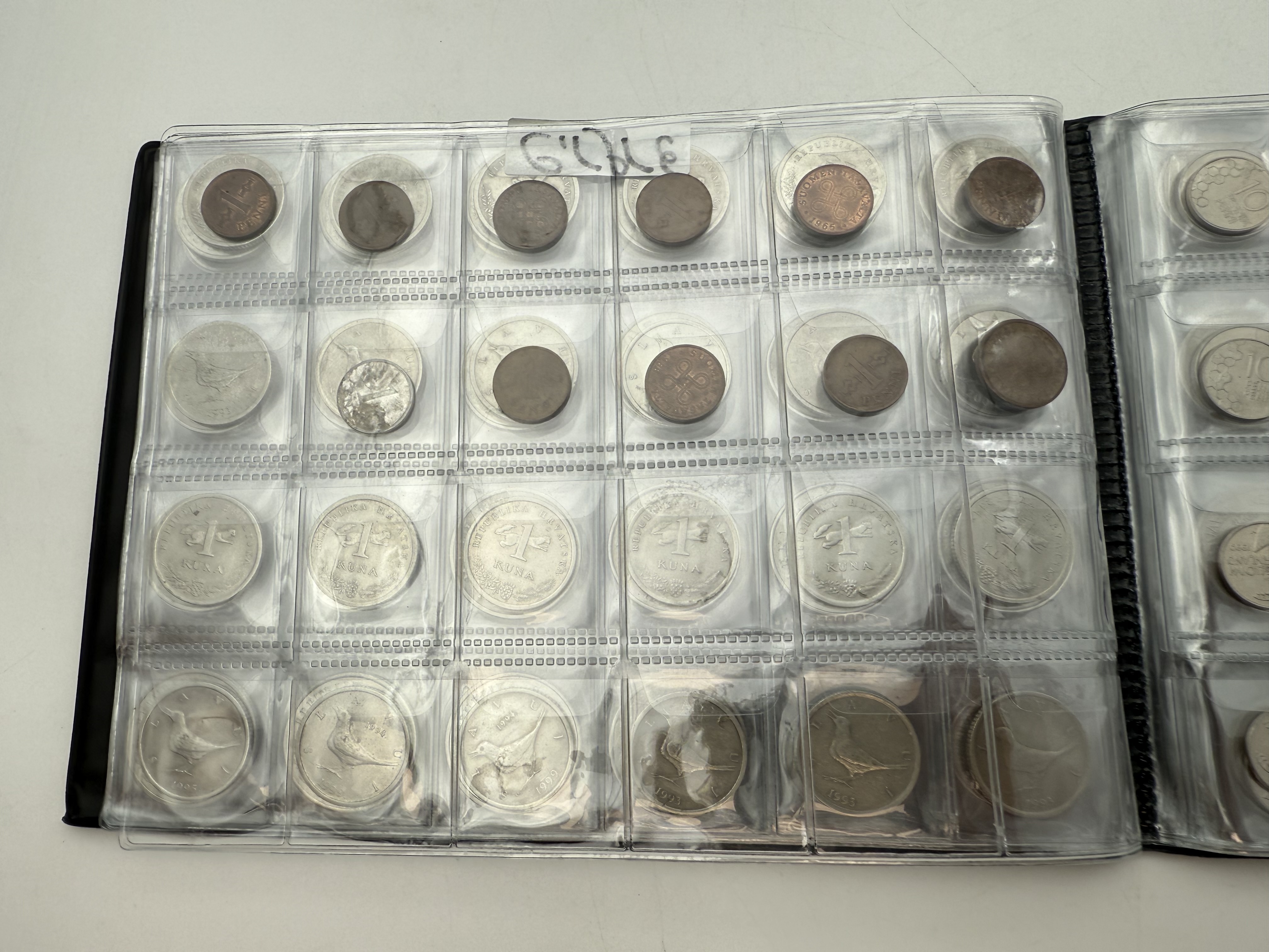 Croatia / Finland - A collection of several hundred coins arranged in a special coin album, various conditions and years - 1 2