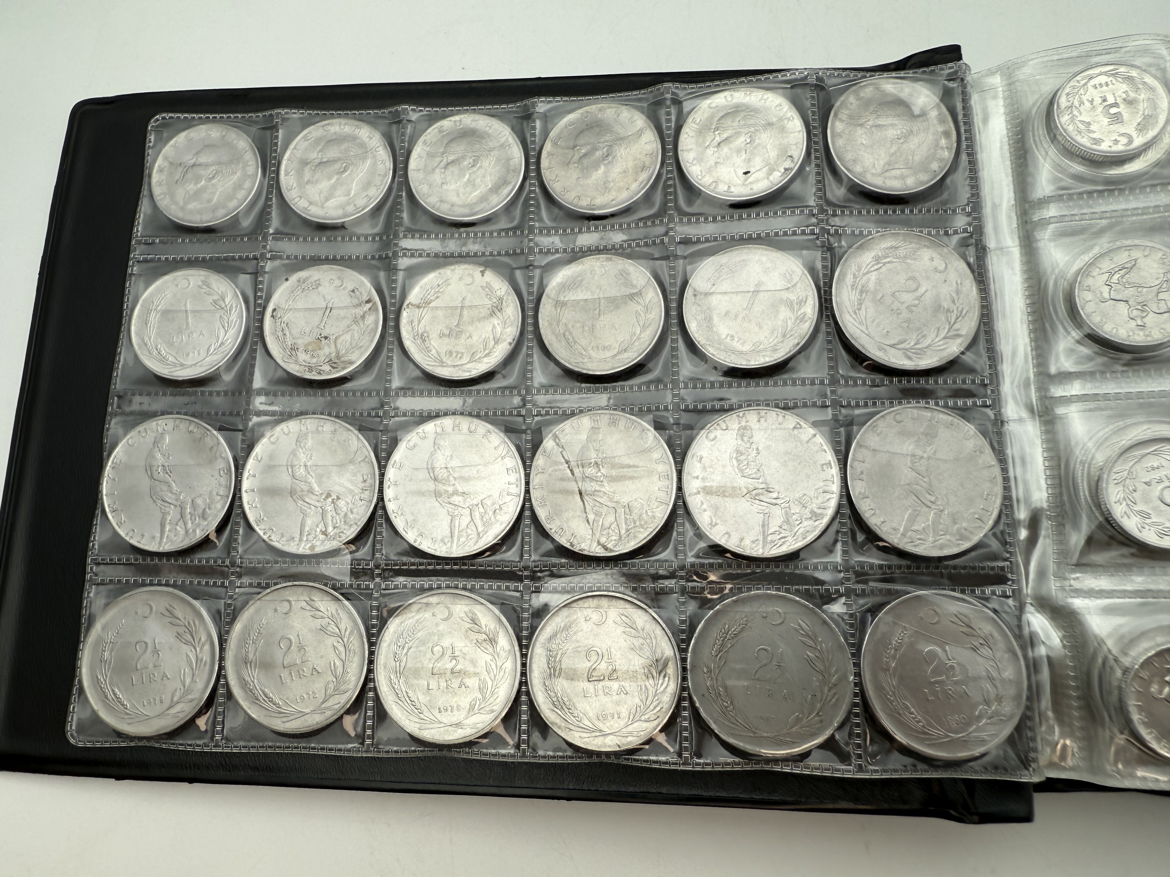 Turkey - A collection of several hundred coins arranged in a special coin album, various conditions and years - 1 22