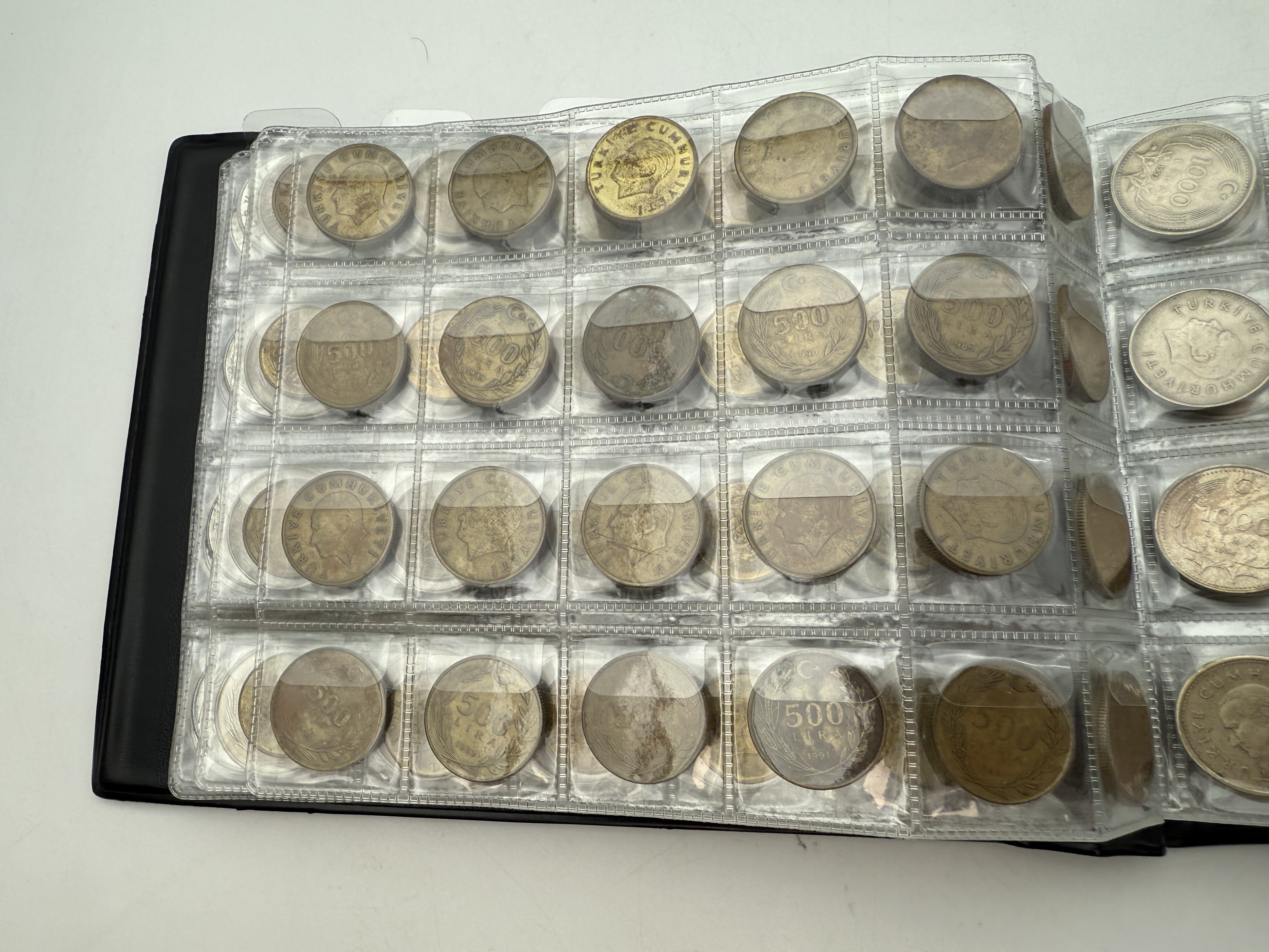 Turkey - A collection of several hundred coins arranged in a special coin album, various conditions and years - 1 6