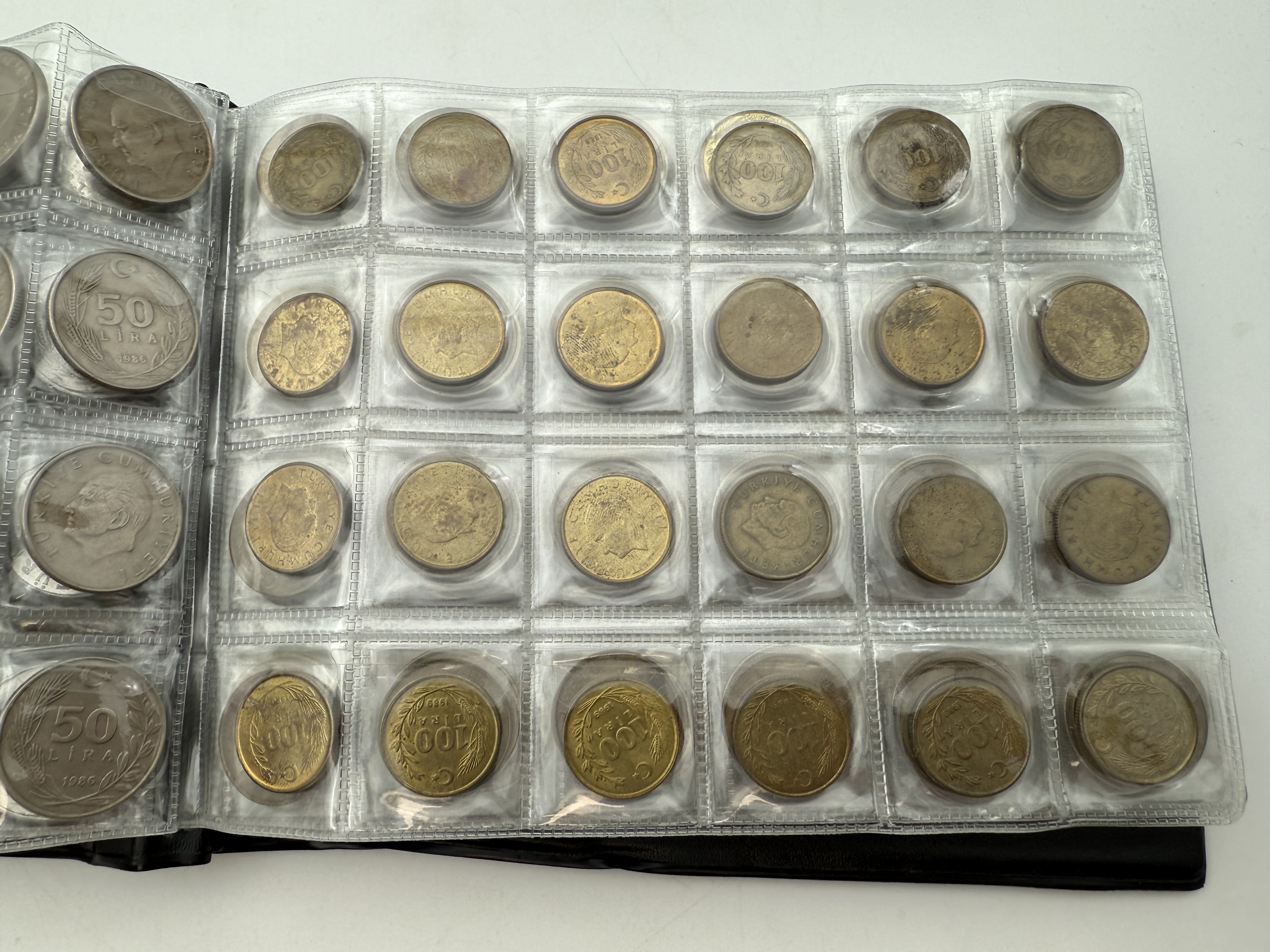 Turkey - A collection of several hundred coins arranged in a special coin album, various conditions and years - 1 3