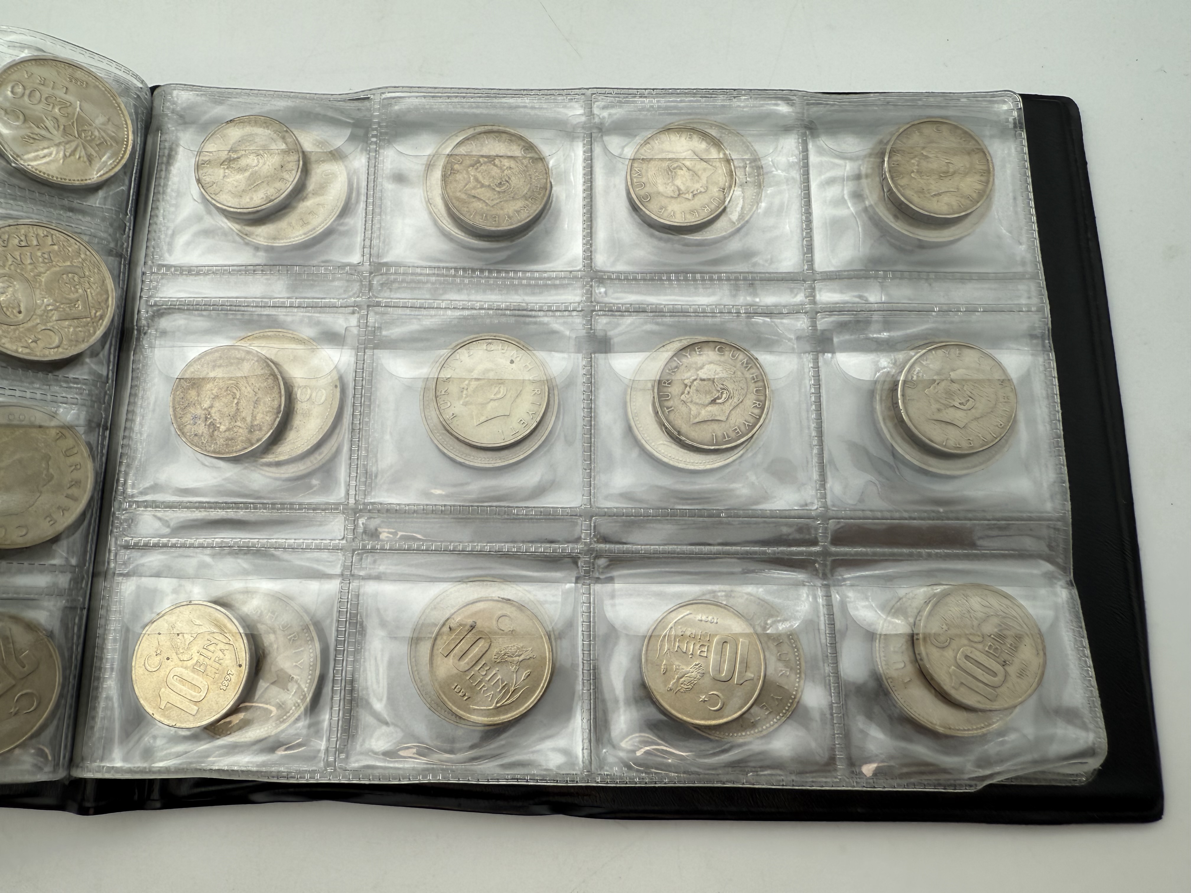 Turkey - A collection of several hundred coins arranged in a special coin album, various conditions and years - 1 14