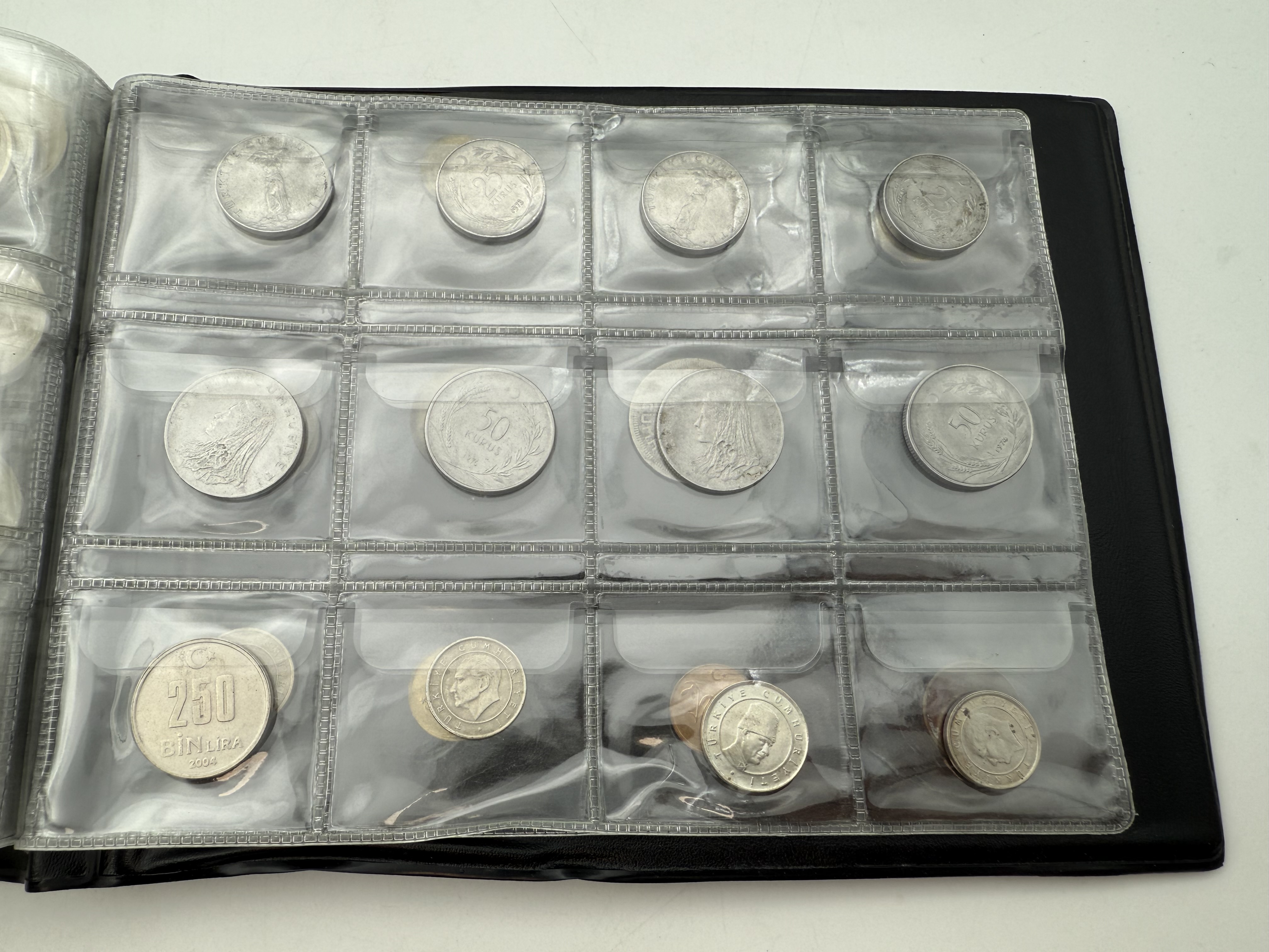 Turkey - A collection of several hundred coins arranged in a special coin album, various conditions and years - 1 20