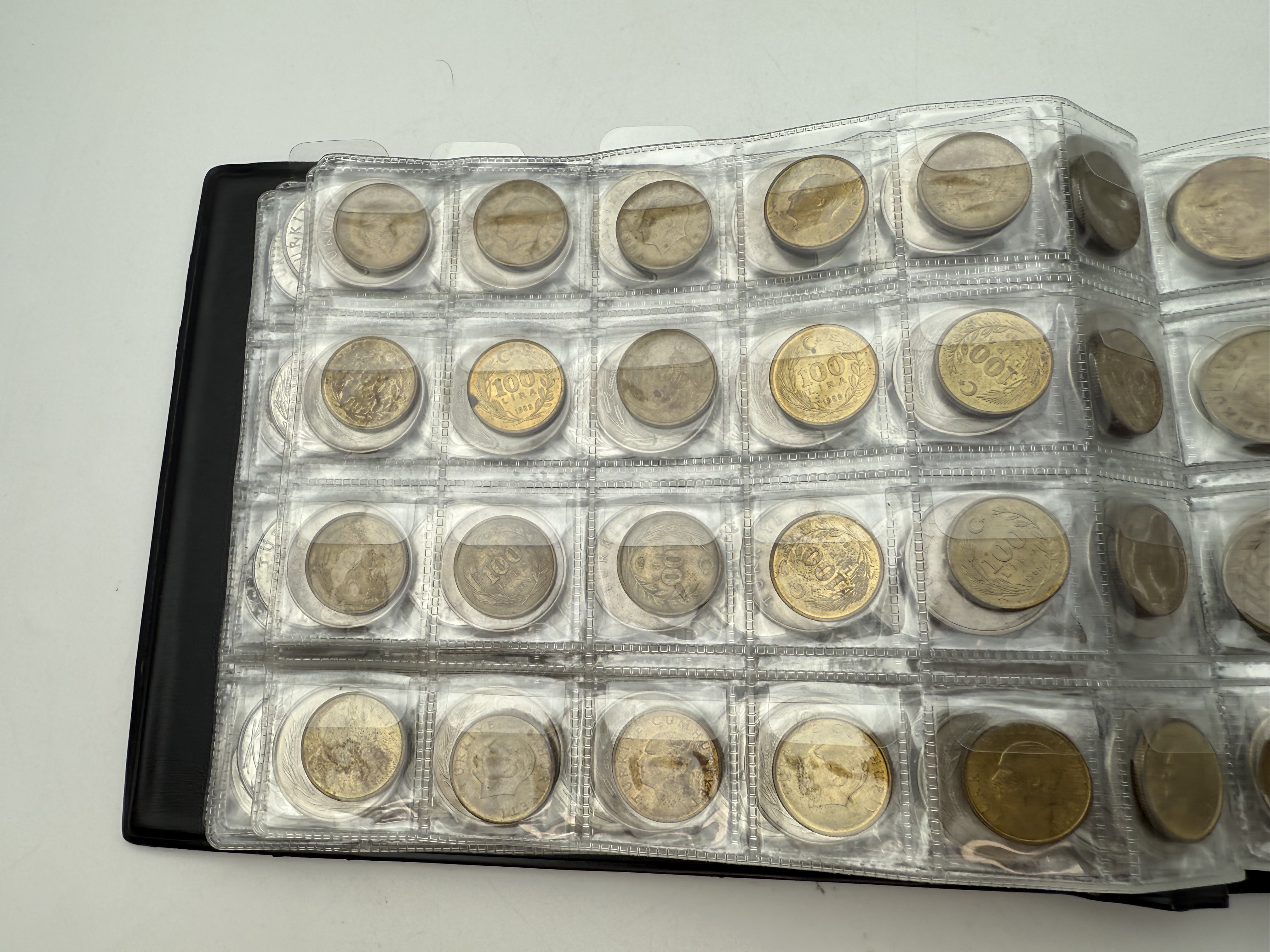 Turkey - A collection of several hundred coins arranged in a special coin album, various conditions and years - 1 4