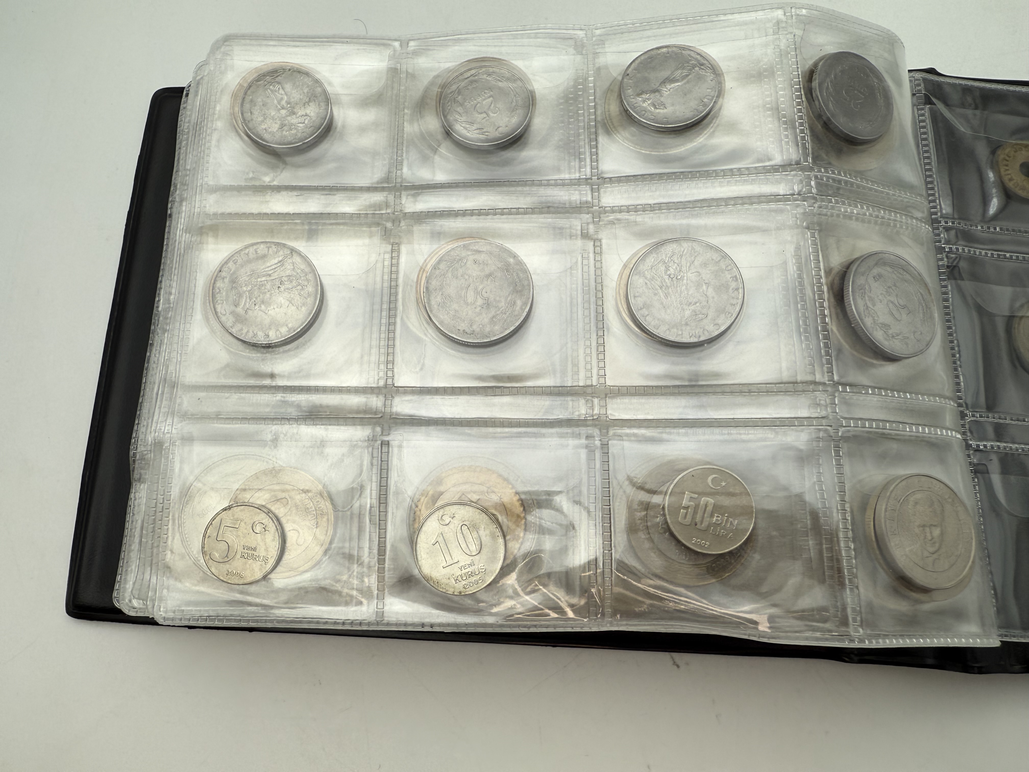 Turkey - A collection of several hundred coins arranged in a special coin album, various conditions and years - 1 21