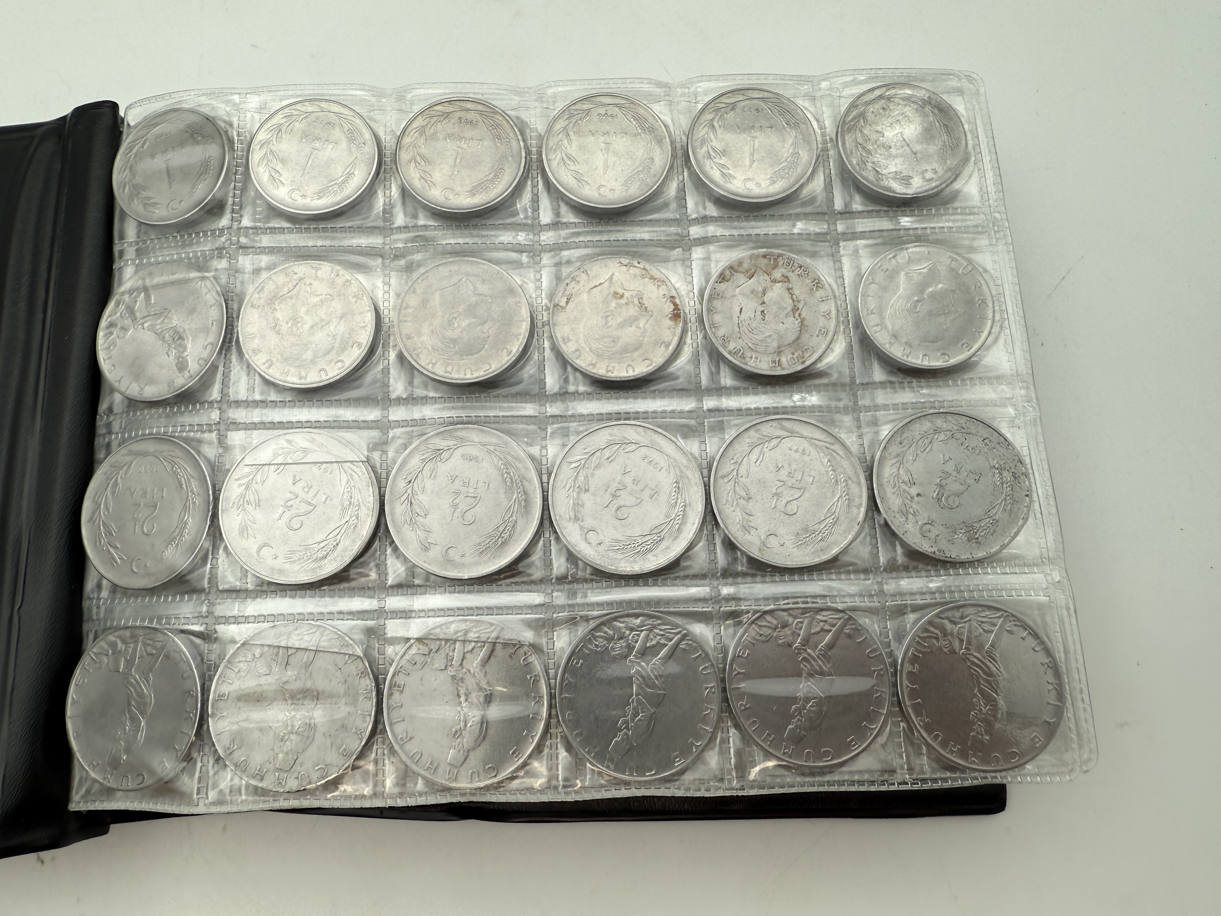 Turkey - A collection of several hundred coins arranged in a special coin album, various conditions and years - 1 11
