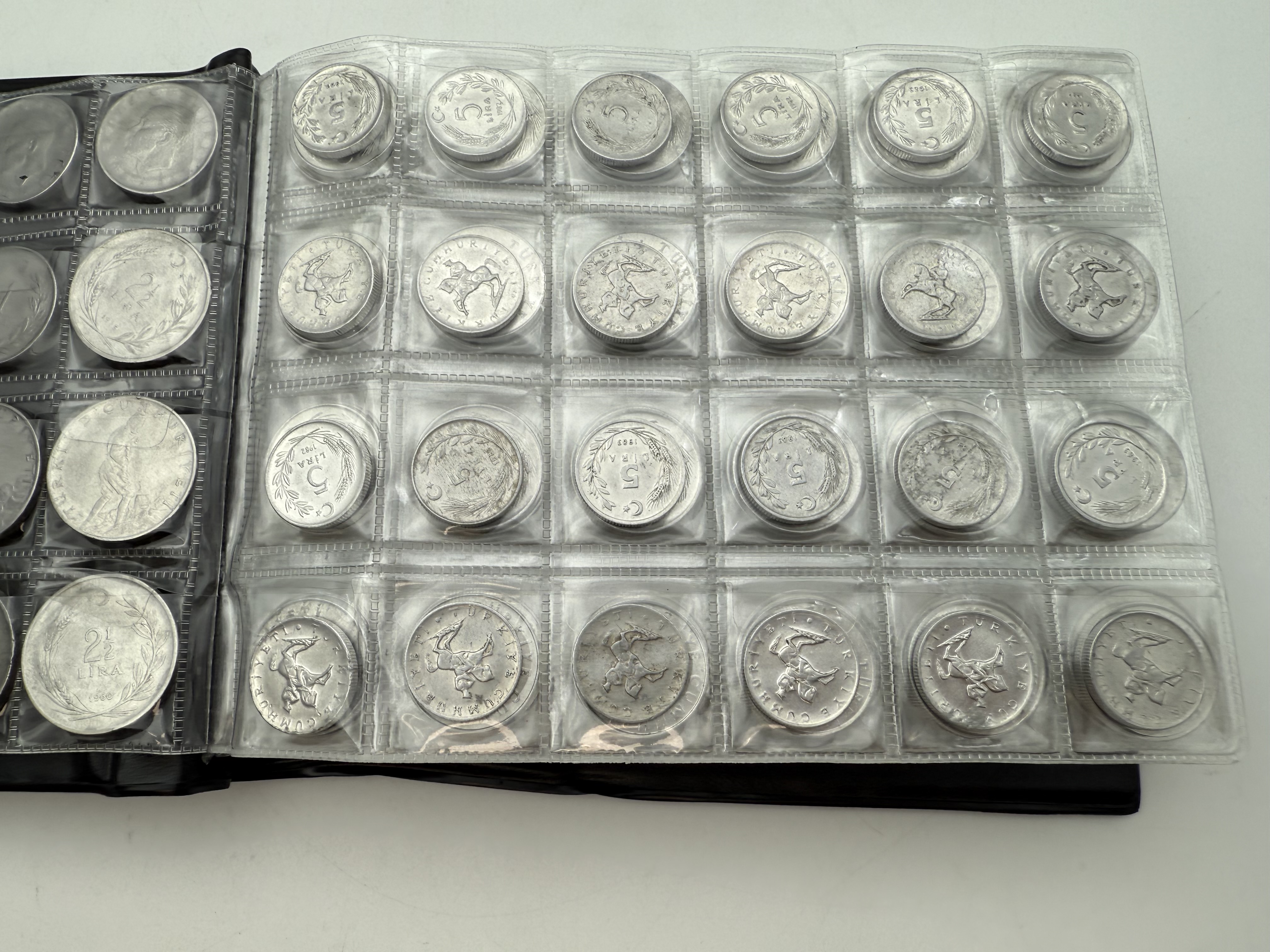 Turkey - A collection of several hundred coins arranged in a special coin album, various conditions and years - 1 25