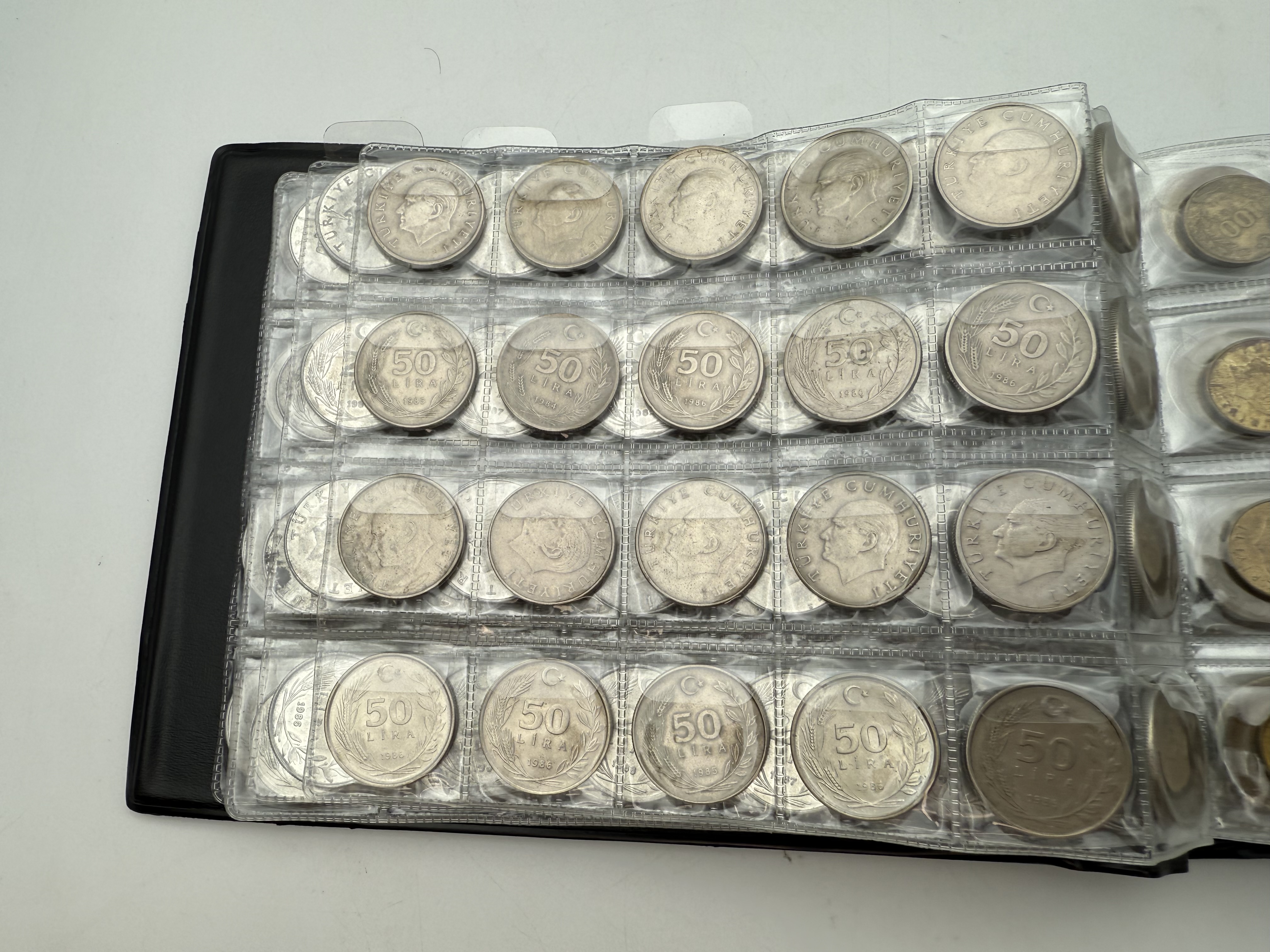 Turkey - A collection of several hundred coins arranged in a special coin album, various conditions and years - 1 2